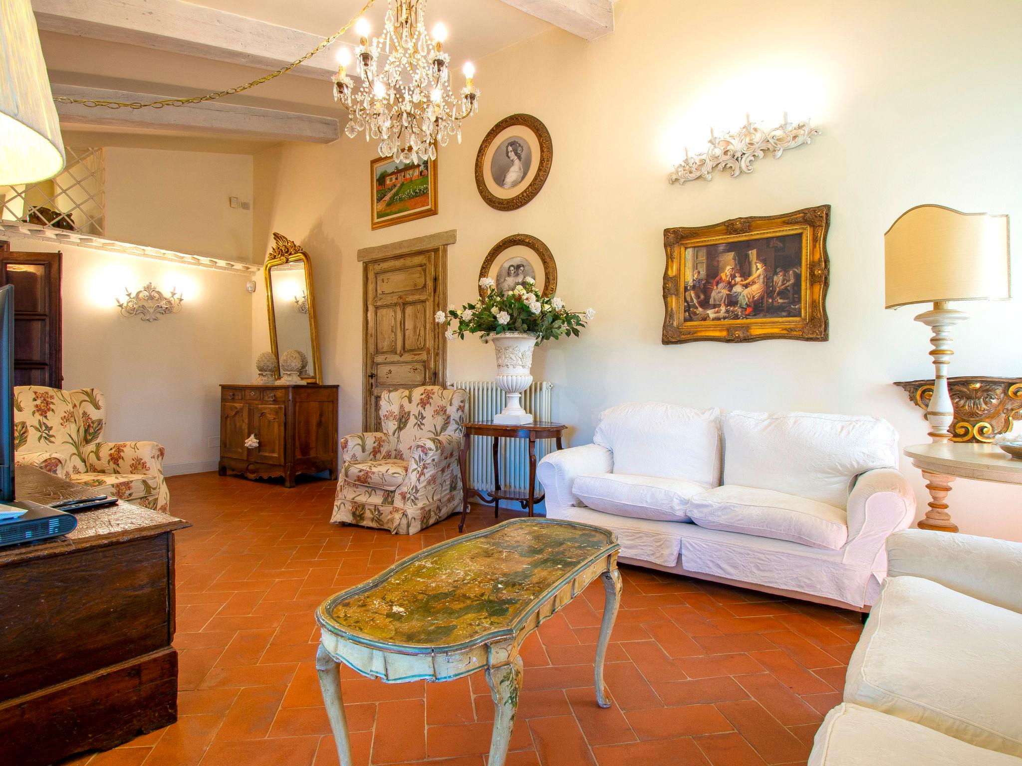 Photo 9 - 5 bedroom House in Cecina with private pool and garden