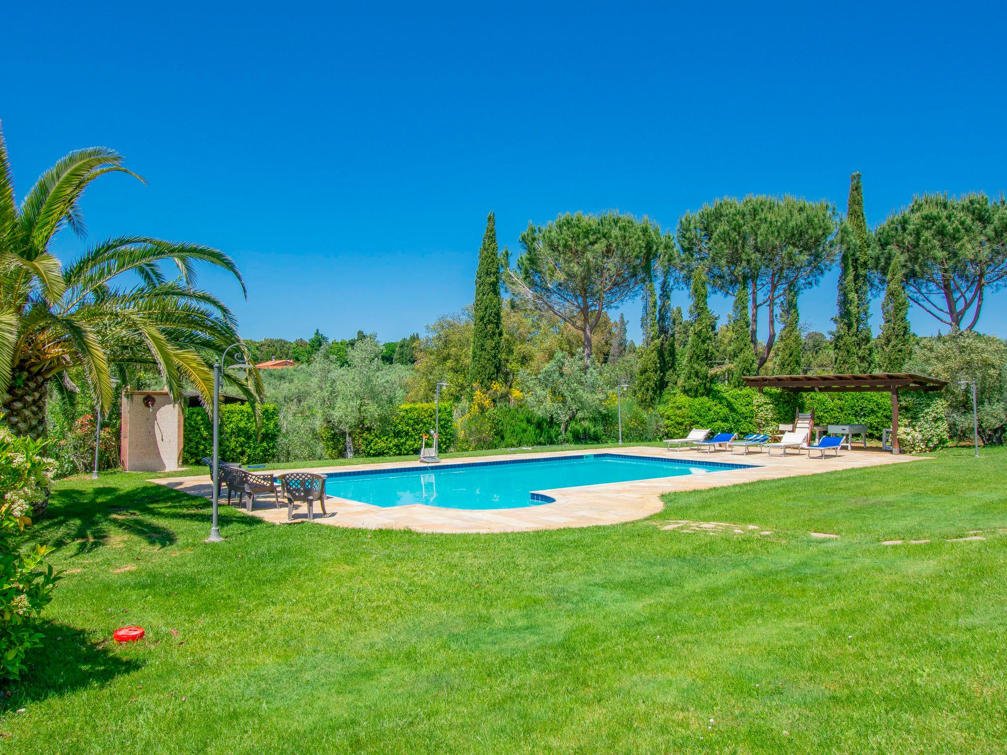 Foto 35 - Casa de 5 quartos em Cecina com piscina privada e jardim