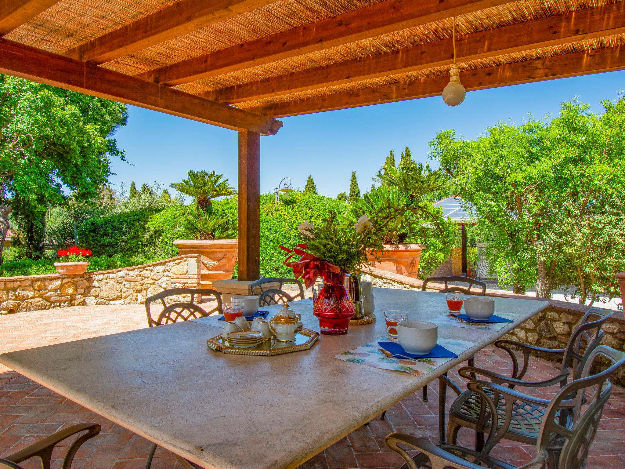 Foto 5 - Casa con 5 camere da letto a Cecina con piscina privata e giardino