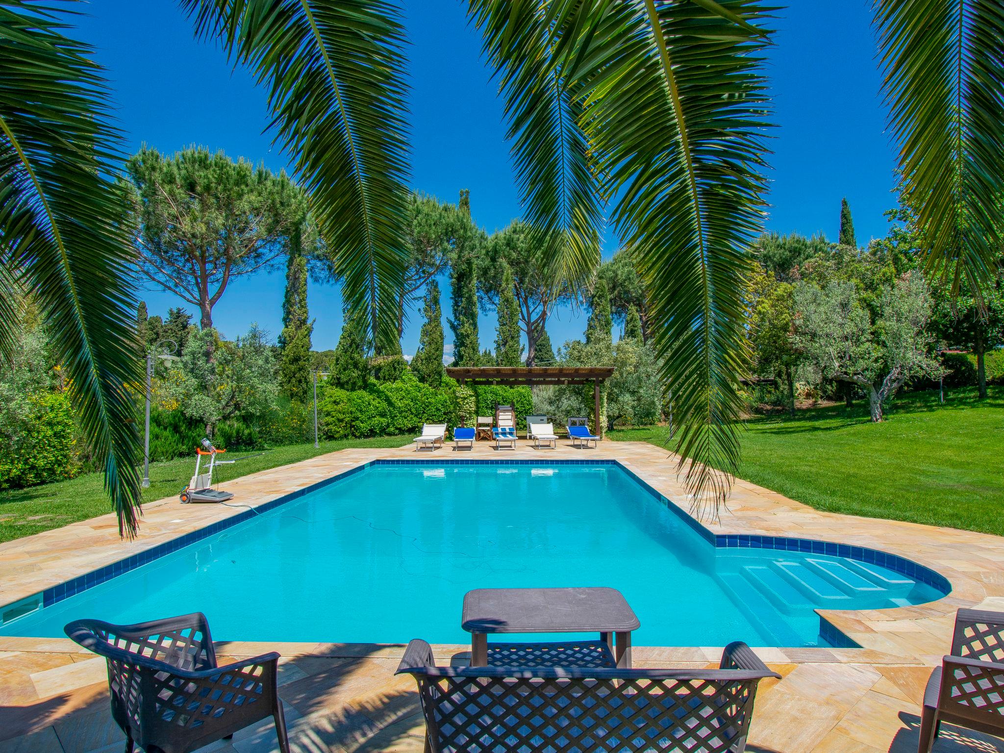Foto 3 - Casa de 5 habitaciones en Cecina con piscina privada y jardín