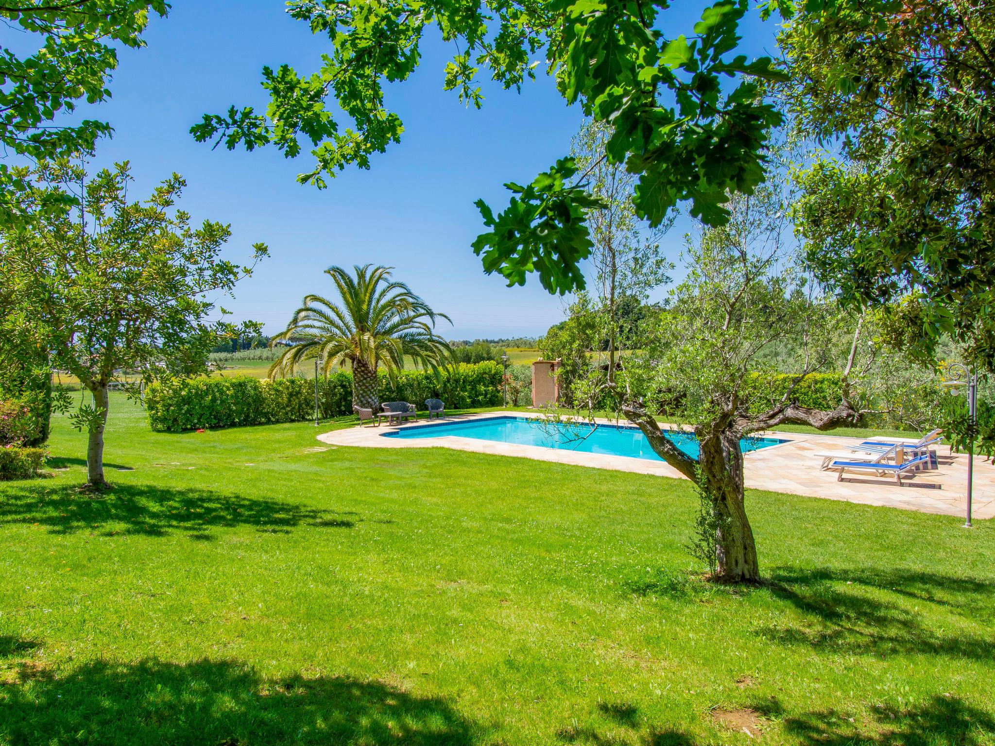 Foto 30 - Casa con 5 camere da letto a Cecina con piscina privata e giardino
