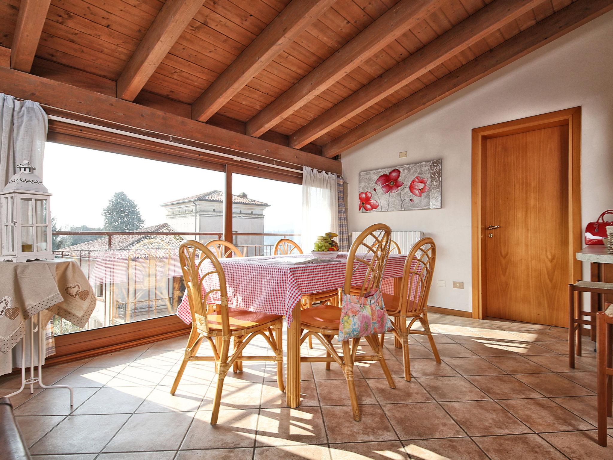 Photo 5 - 3 bedroom Apartment in Salò with swimming pool and mountain view