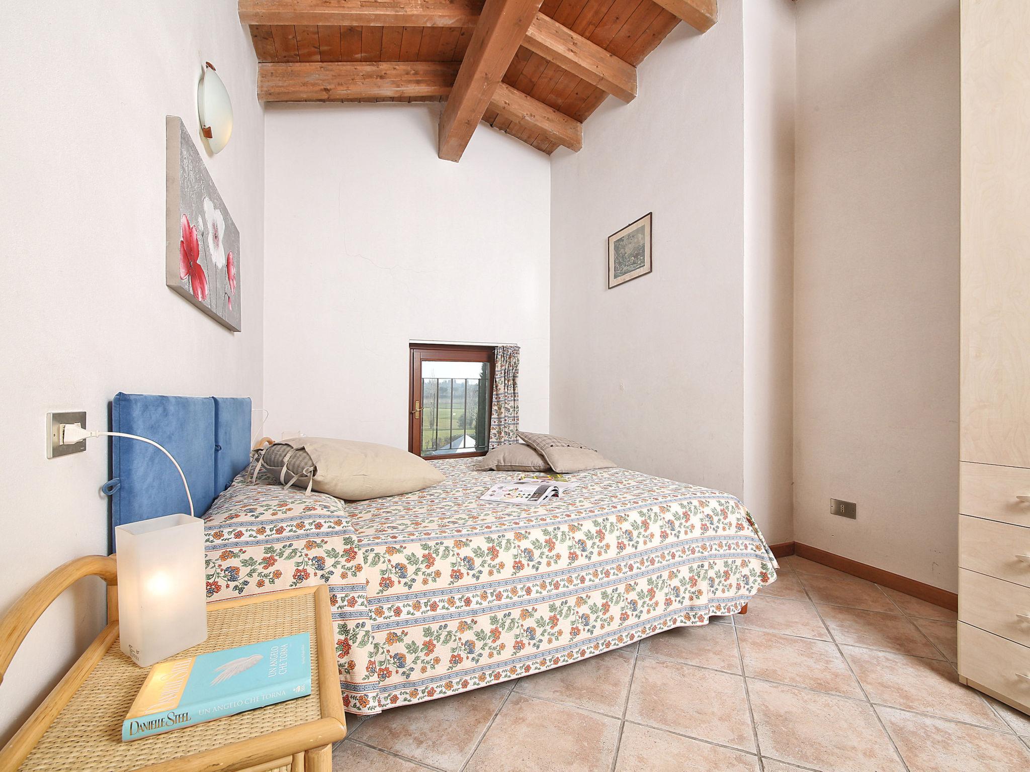 Photo 10 - 3 bedroom Apartment in Salò with swimming pool and garden