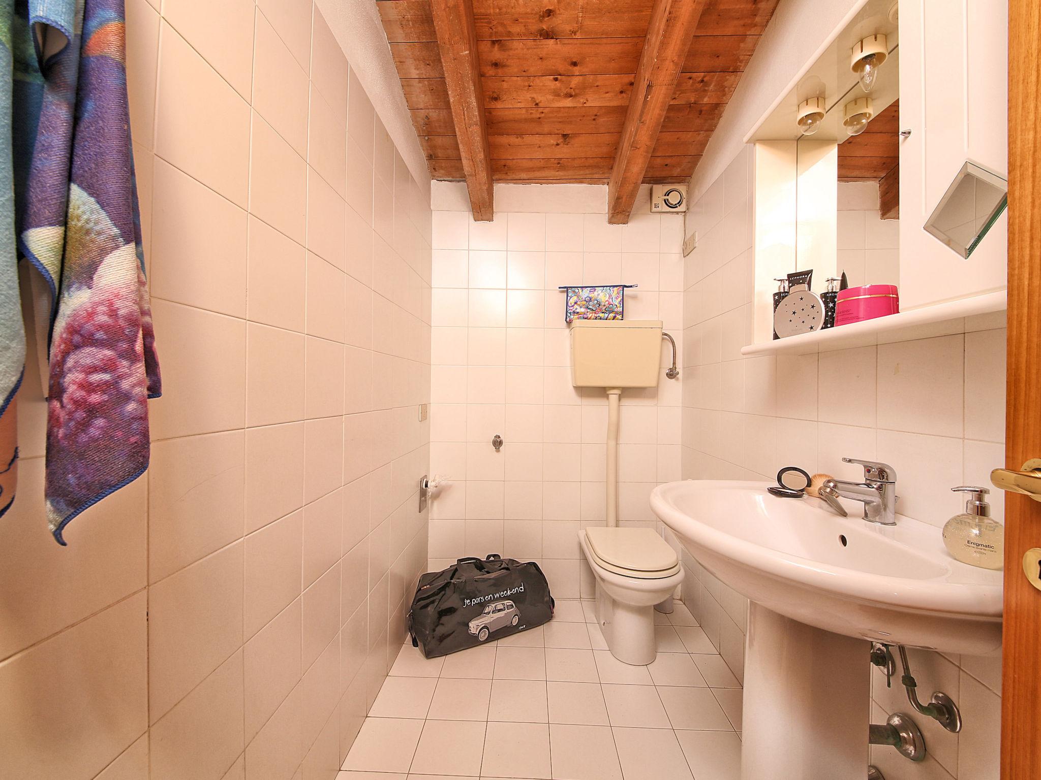 Photo 12 - 3 bedroom Apartment in Salò with swimming pool and garden