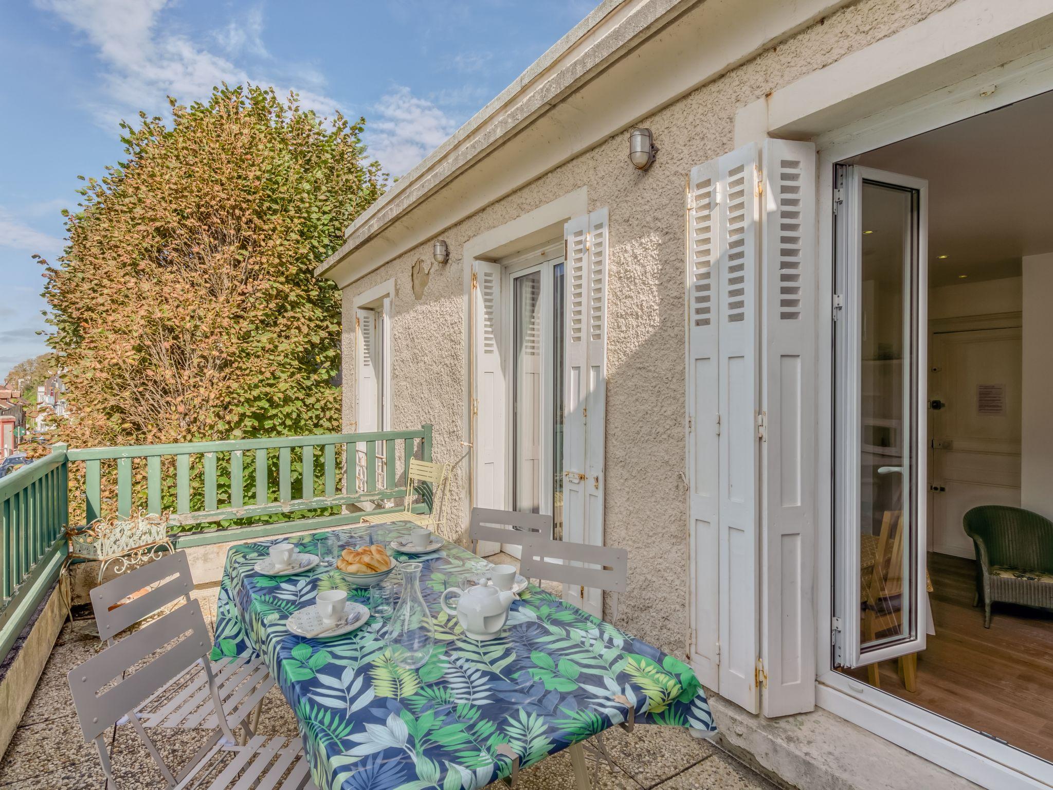 Photo 3 - Appartement de 2 chambres à Trouville-sur-Mer avec terrasse et vues à la mer