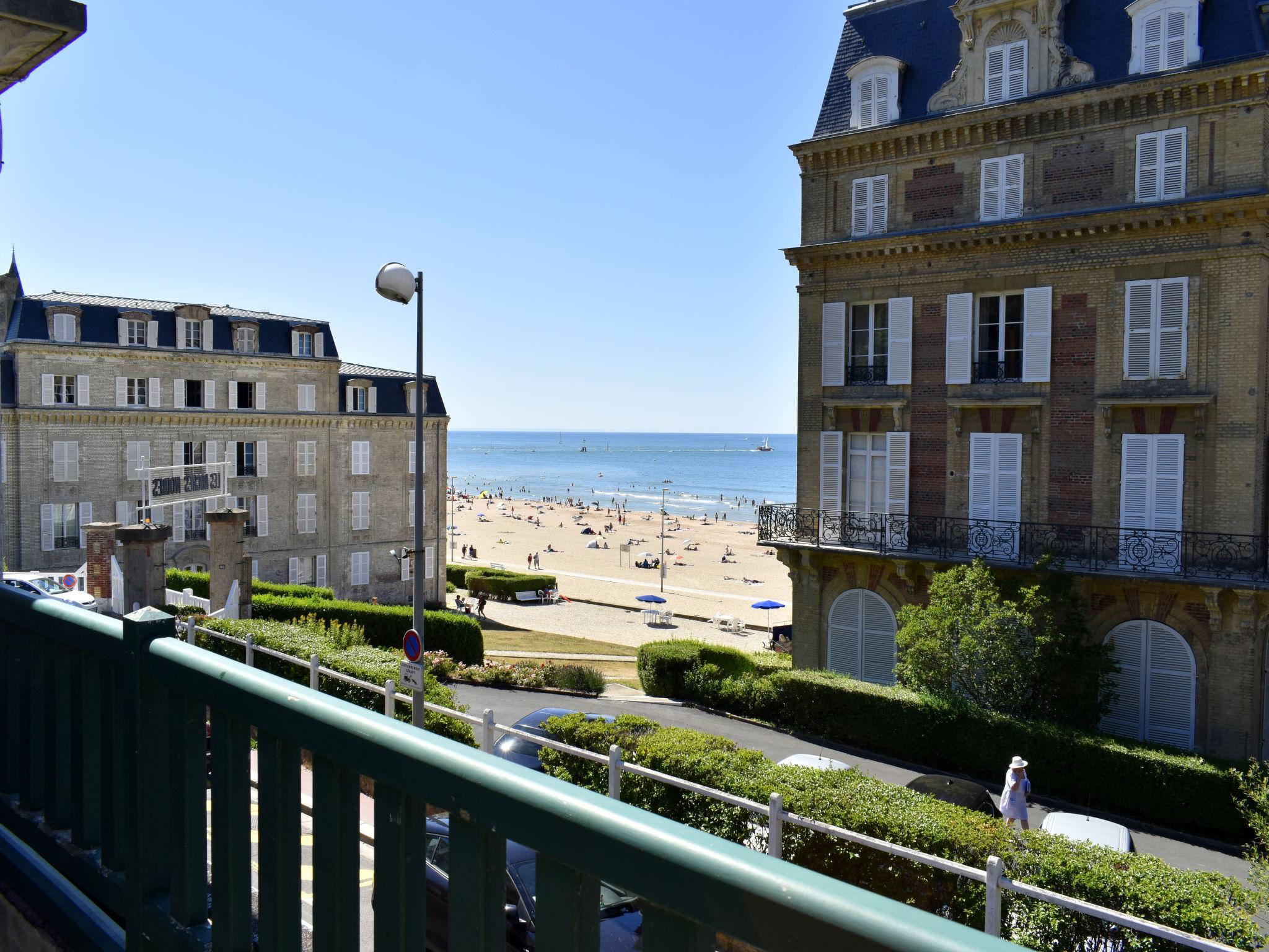 Foto 19 - Apartamento de 2 habitaciones en Trouville-sur-Mer con terraza y vistas al mar