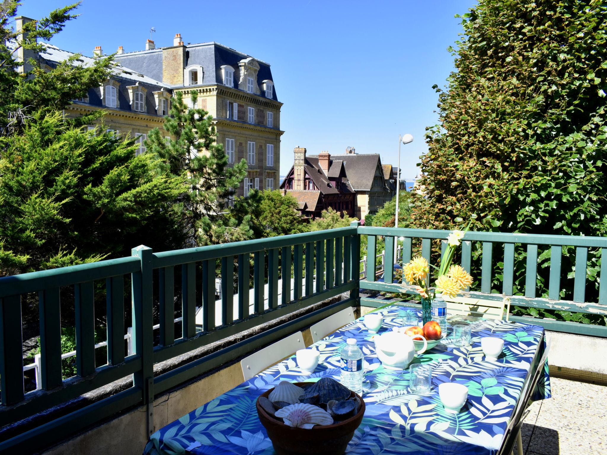 Foto 18 - Apartamento de 2 quartos em Trouville-sur-Mer com terraço