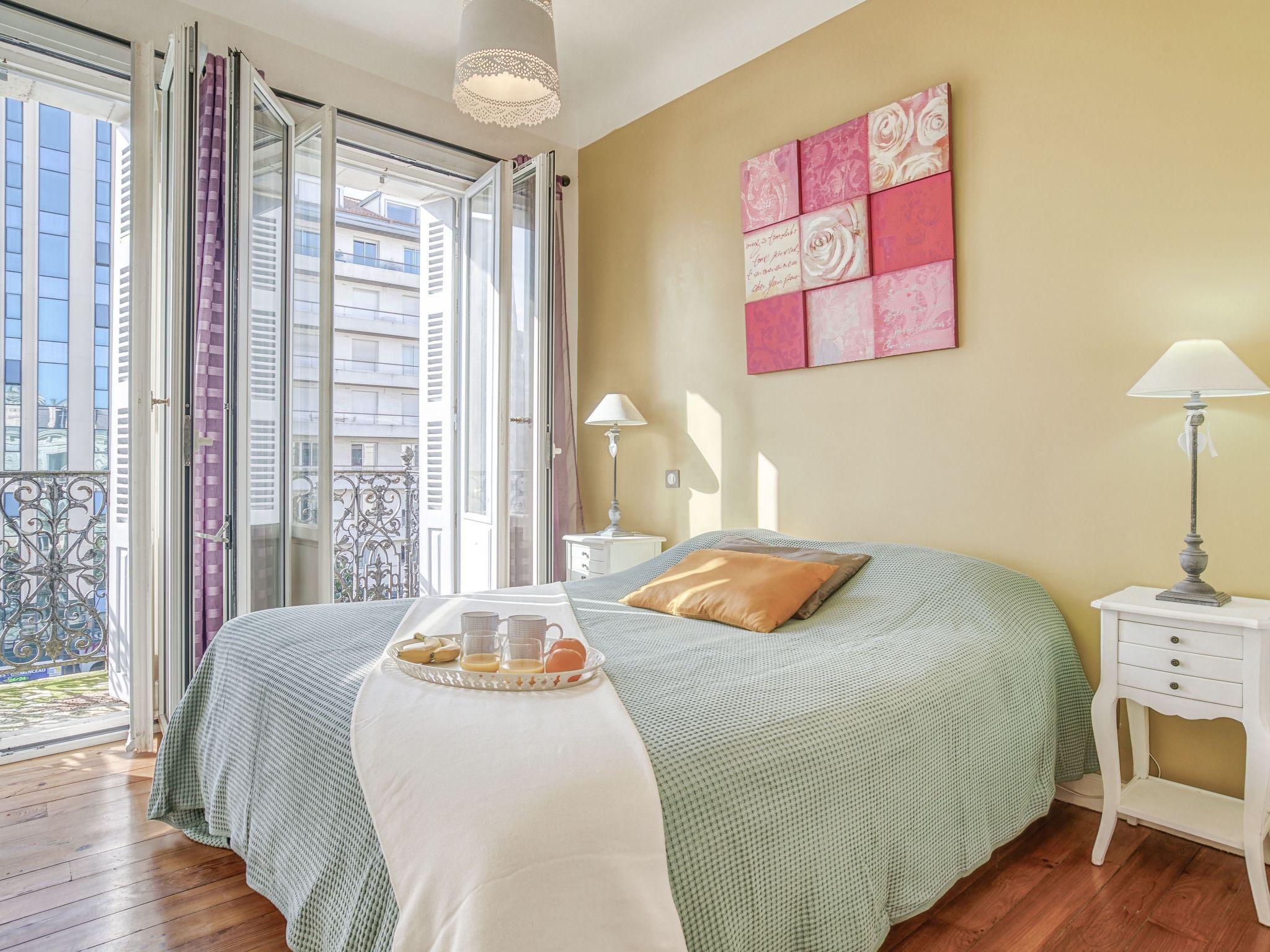 Foto 5 - Appartamento con 2 camere da letto a Biarritz con vista mare
