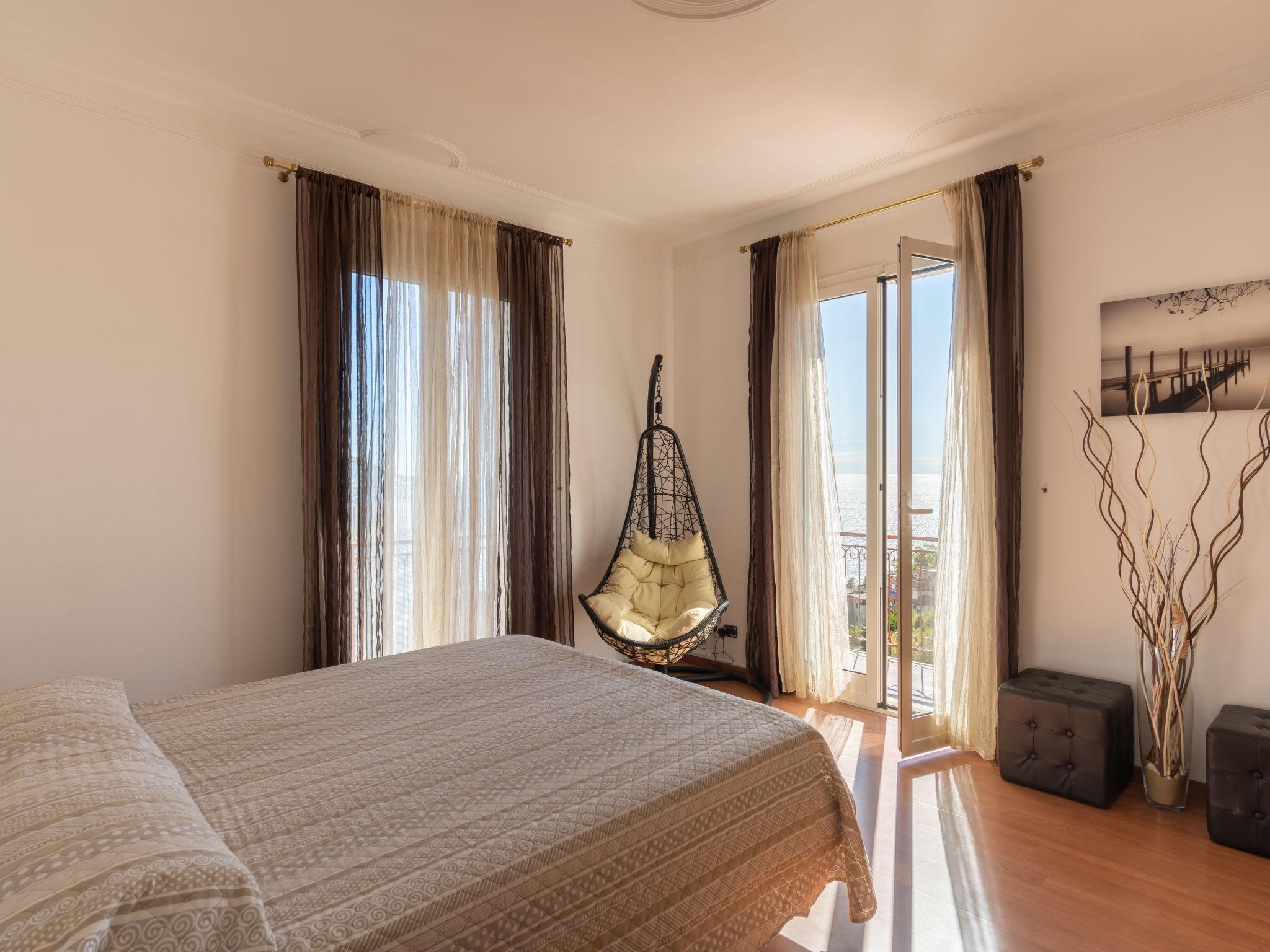 Foto 20 - Apartamento de 3 quartos em Sanremo com jardim e vistas do mar