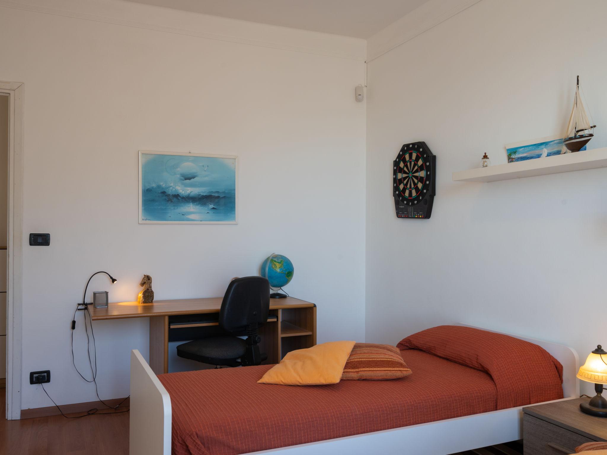 Foto 11 - Appartamento con 2 camere da letto a Sanremo con giardino e vista mare