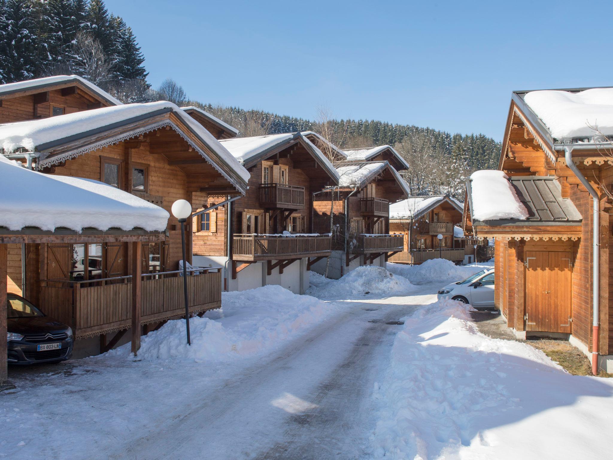 Photo 1 - Maison de 2 chambres à Morillon avec piscine et vues sur la montagne