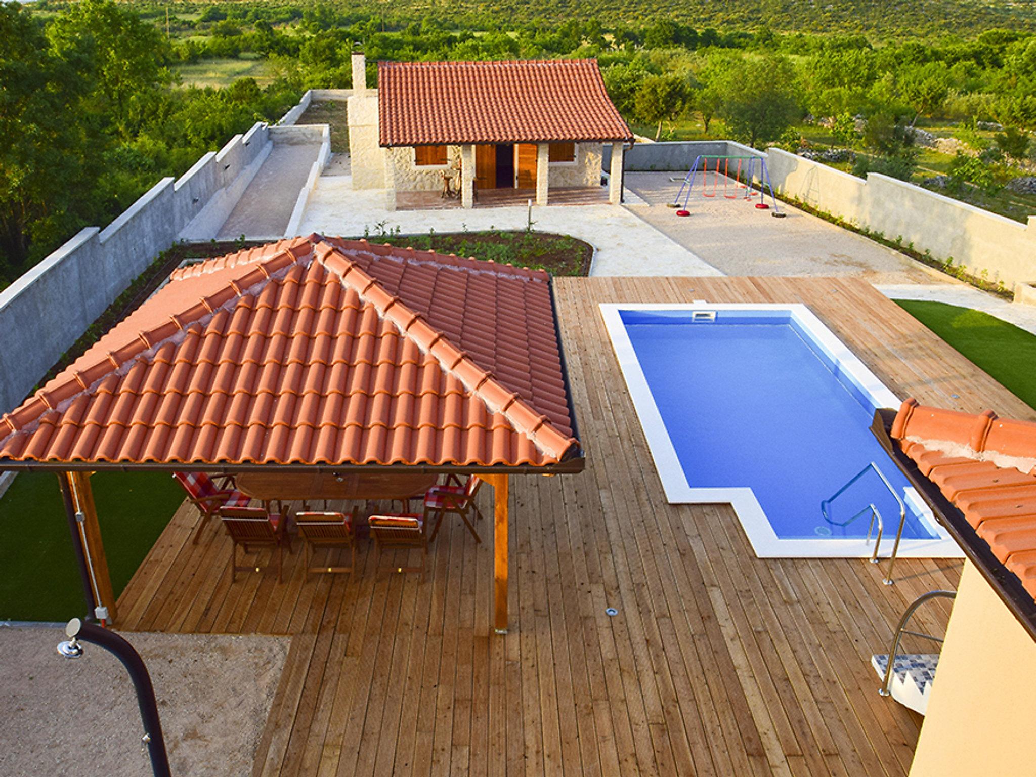 Foto 2 - Casa de 5 quartos em Vodice com piscina privada e vistas do mar