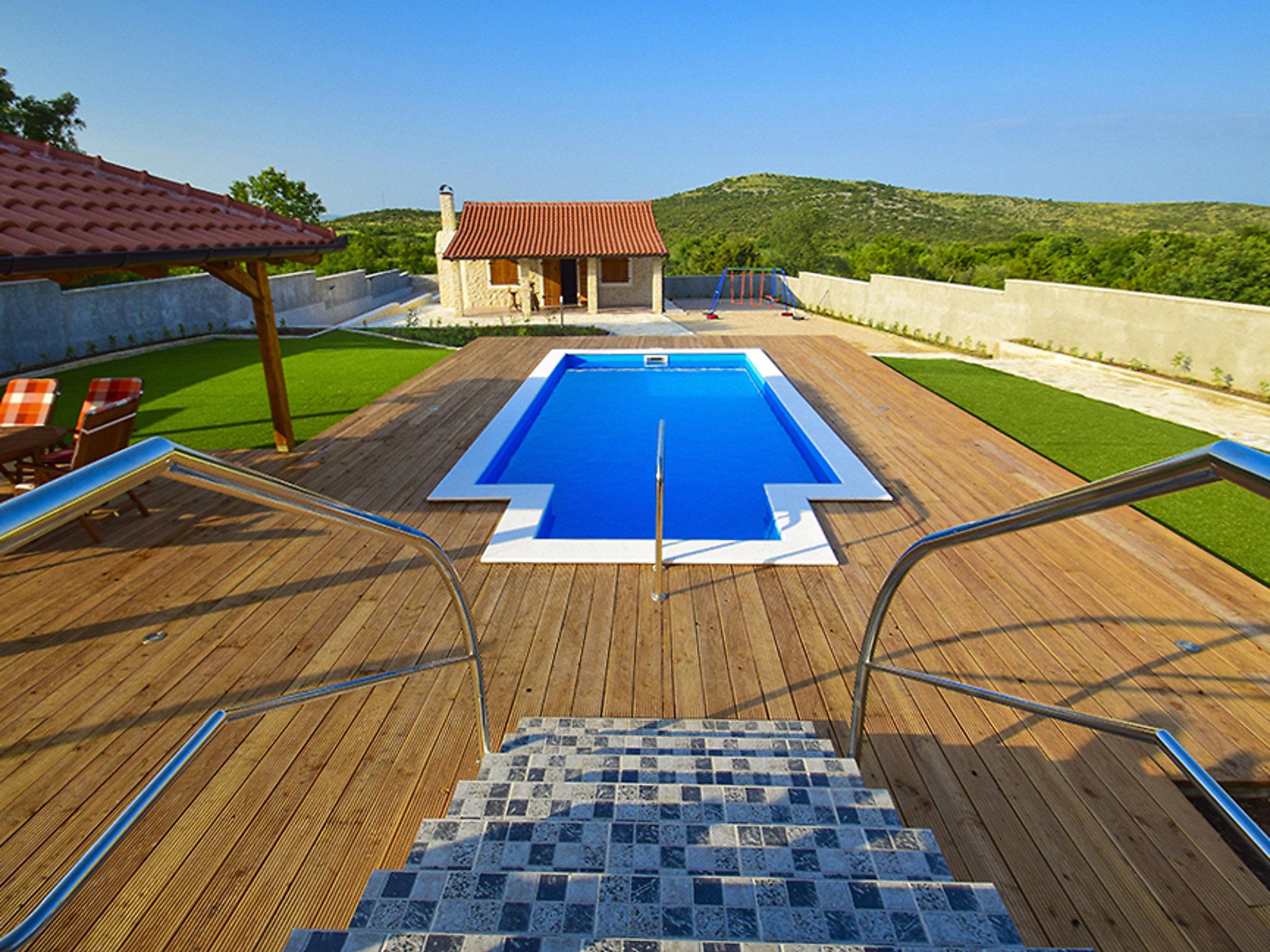 Foto 1 - Casa con 5 camere da letto a Vodice con piscina privata e vista mare