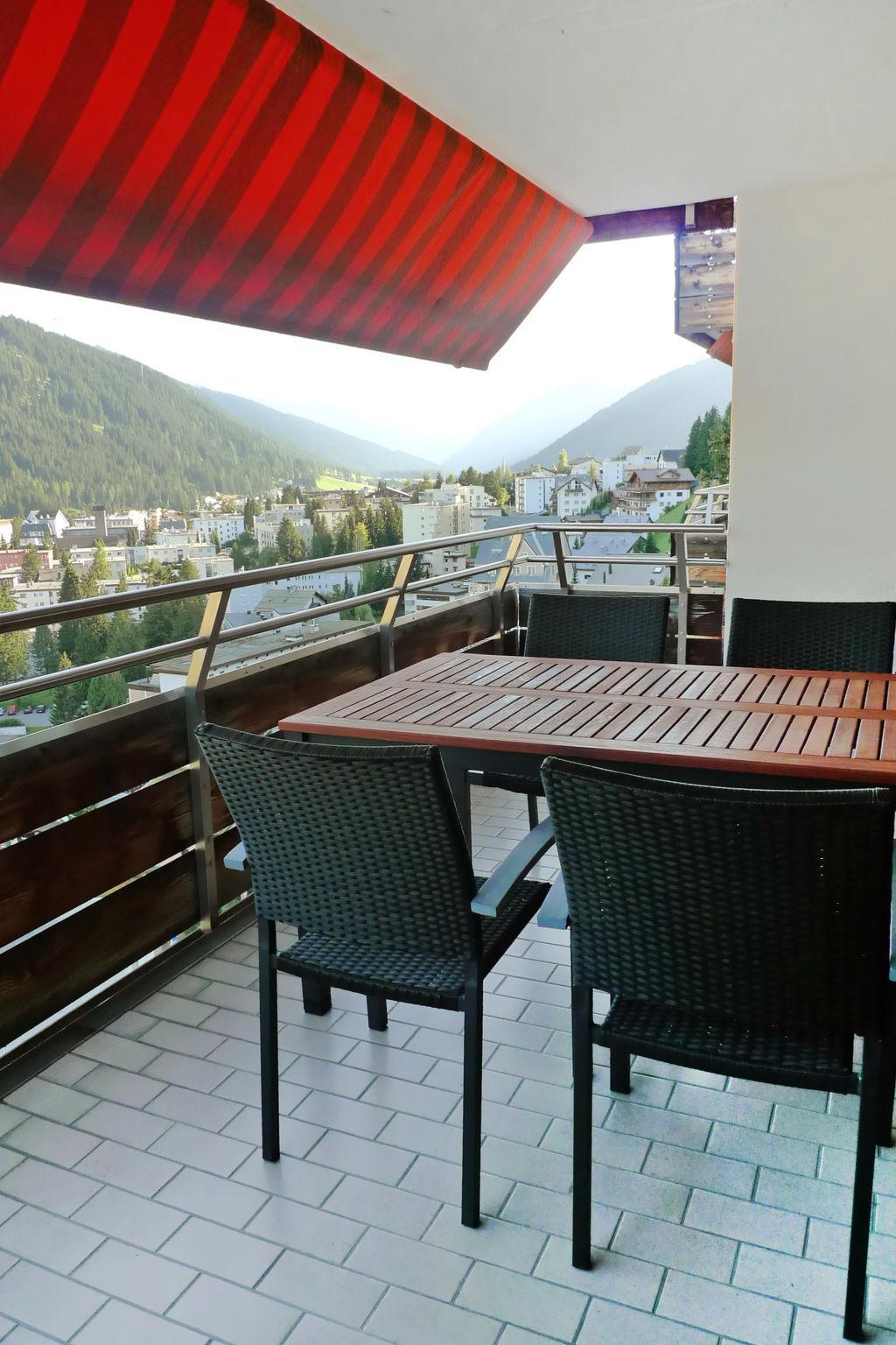 Foto 5 - Apartment mit 1 Schlafzimmer in Davos mit schwimmbad und blick auf die berge