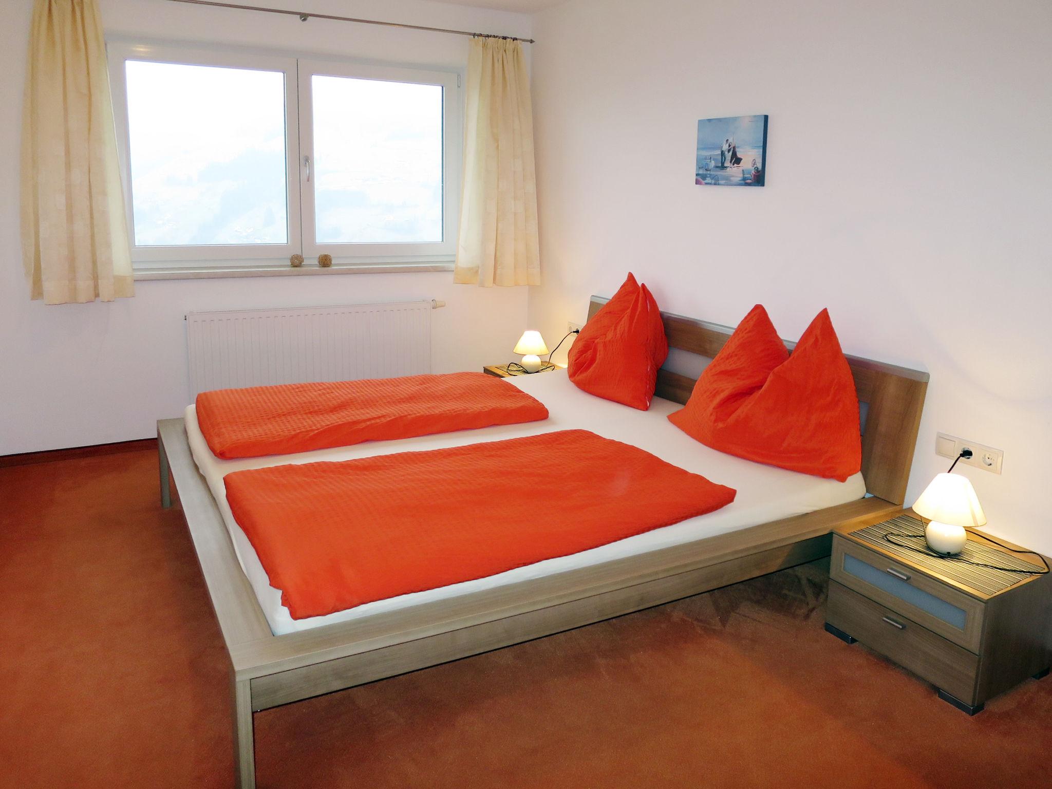 Foto 5 - Appartamento con 2 camere da letto a Hainzenberg con terrazza e vista sulle montagne