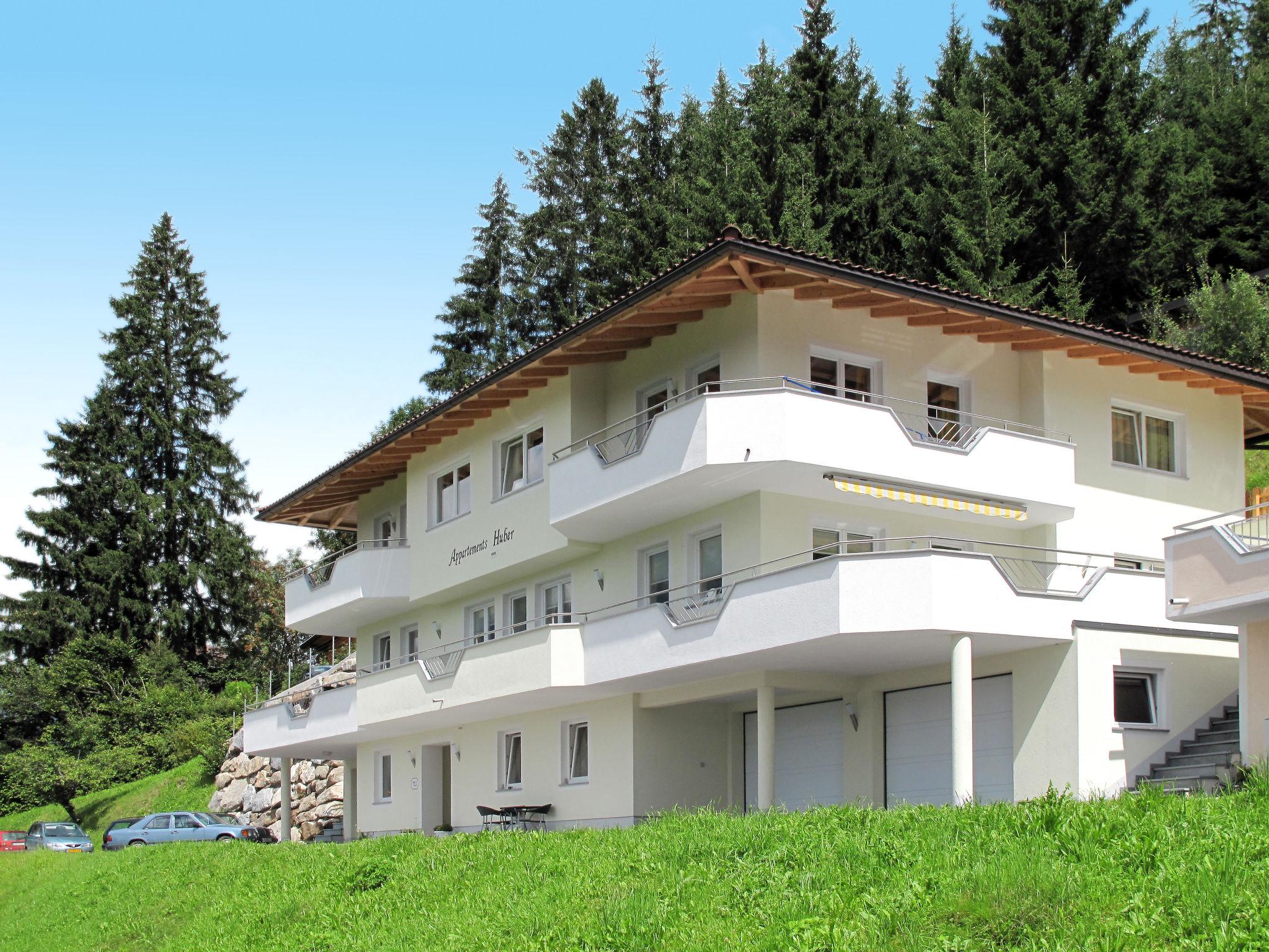 Foto 1 - Appartamento con 2 camere da letto a Hainzenberg con terrazza e vista sulle montagne