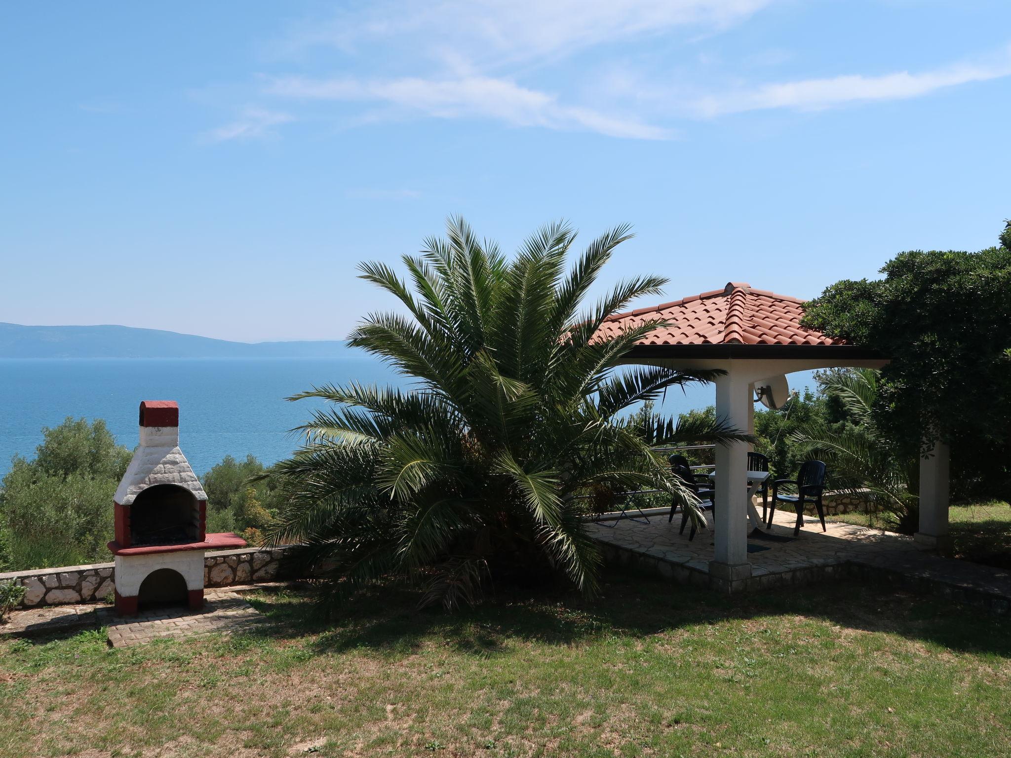 Foto 3 - Appartamento con 1 camera da letto a Raša con terrazza e vista mare