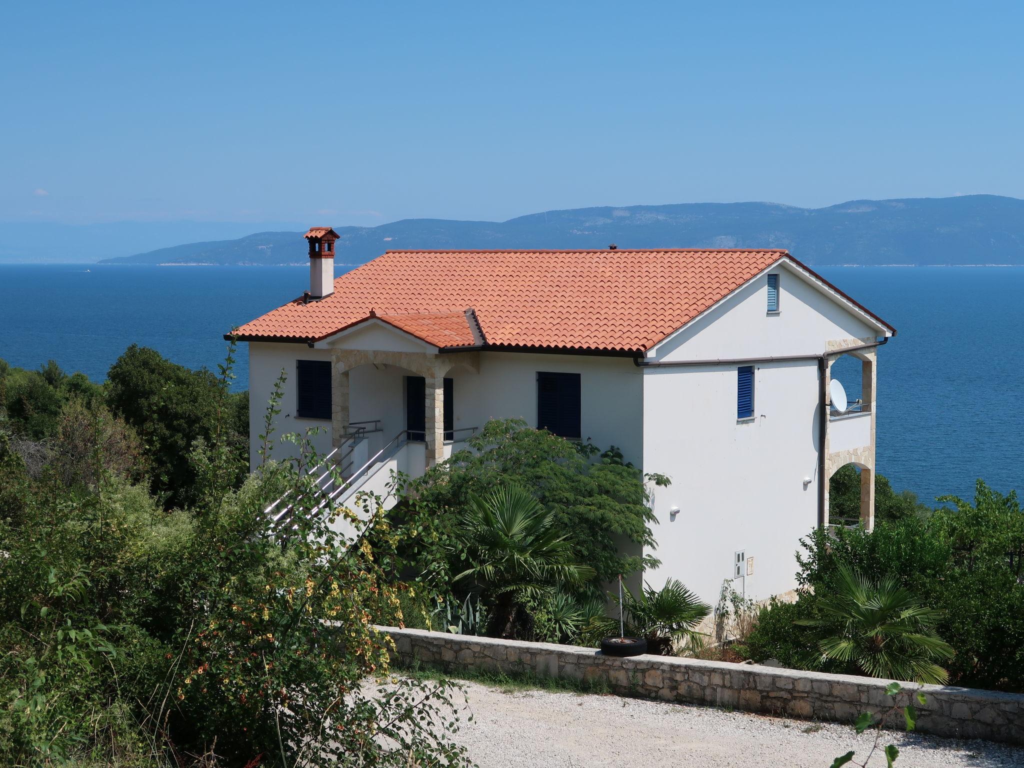 Foto 10 - Apartamento de 1 habitación en Raša con terraza y vistas al mar