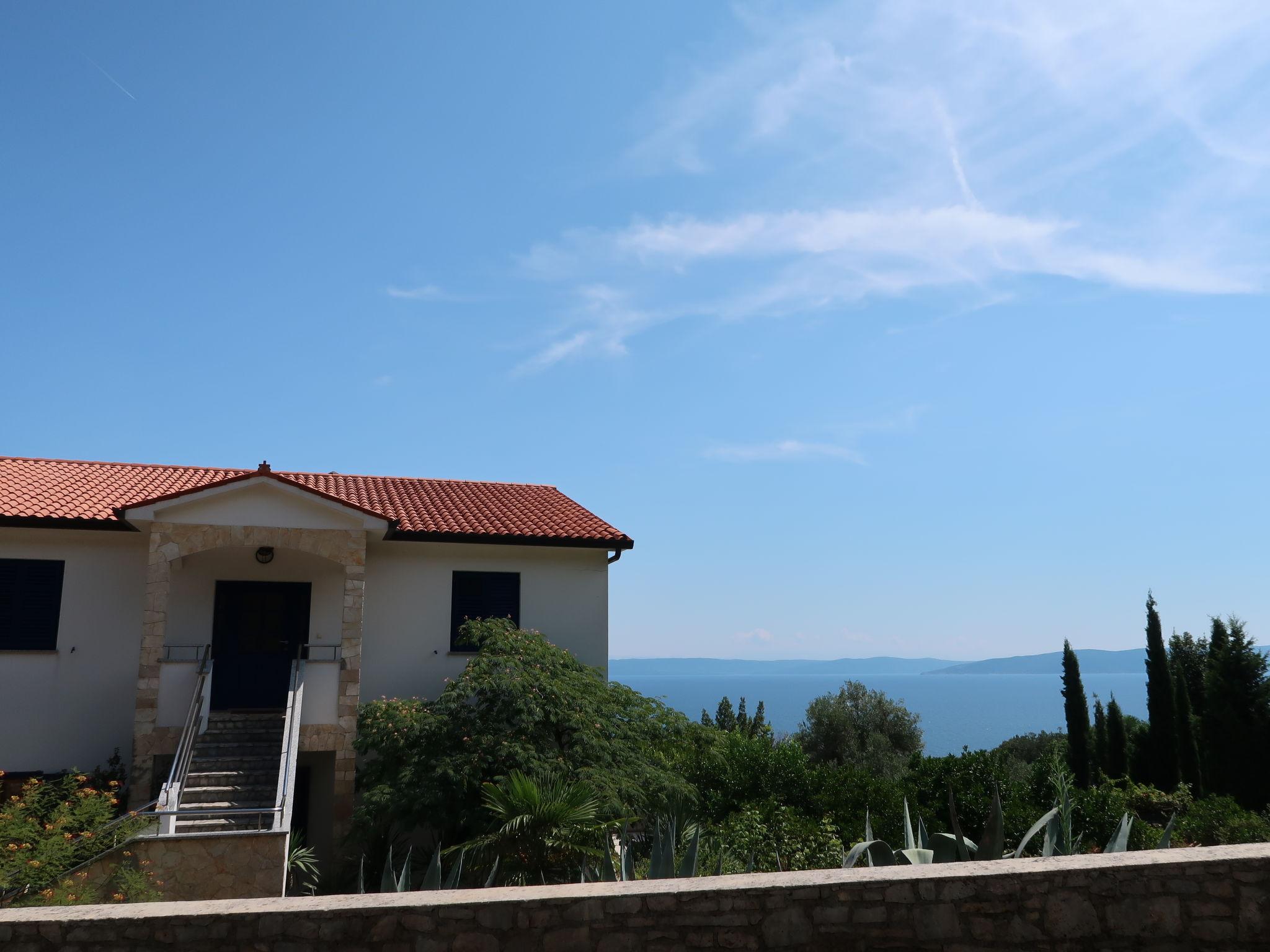 Foto 2 - Appartamento con 1 camera da letto a Raša con terrazza e vista mare