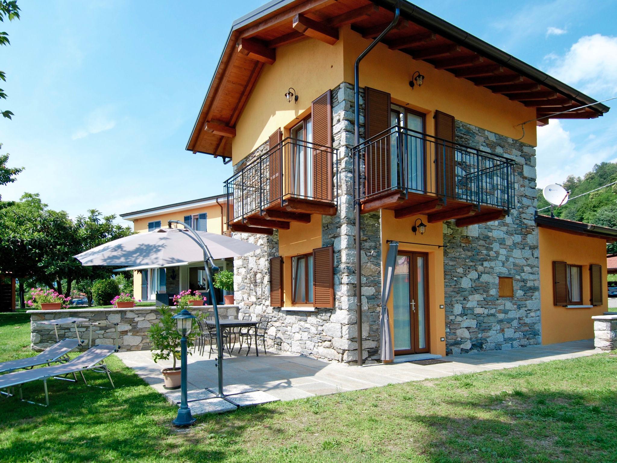 Photo 1 - Maison de 1 chambre à Pettenasco avec jardin et vues sur la montagne