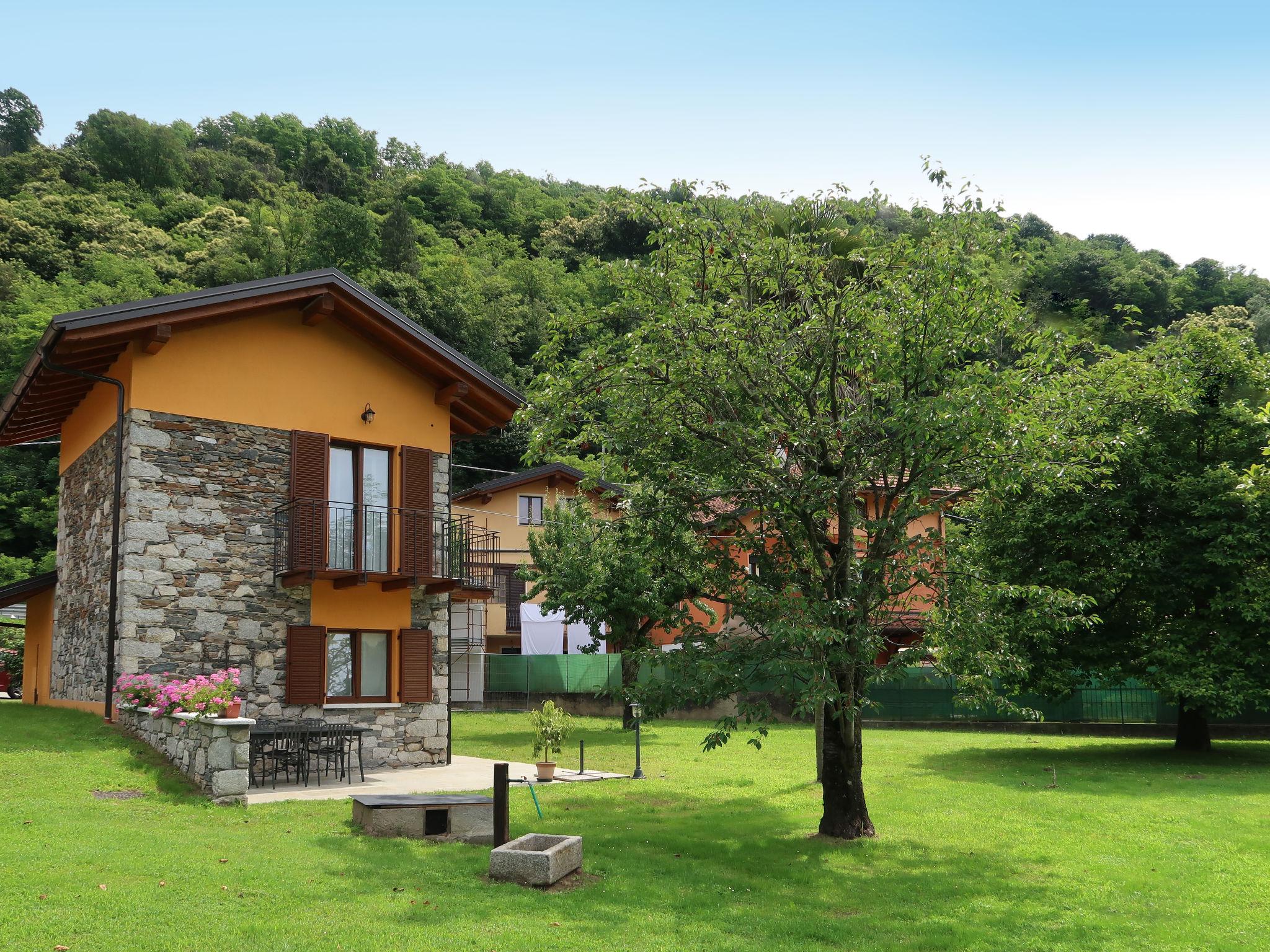 Photo 19 - Maison de 1 chambre à Pettenasco avec jardin et vues sur la montagne