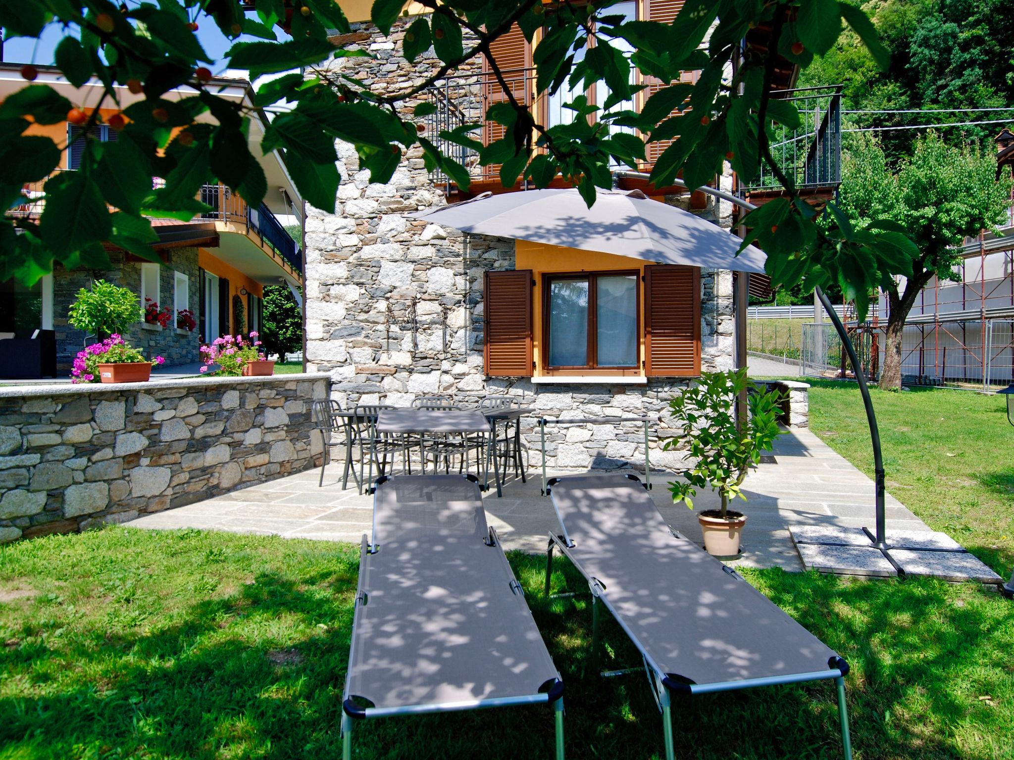 Foto 2 - Casa de 1 habitación en Pettenasco con jardín y vistas a la montaña