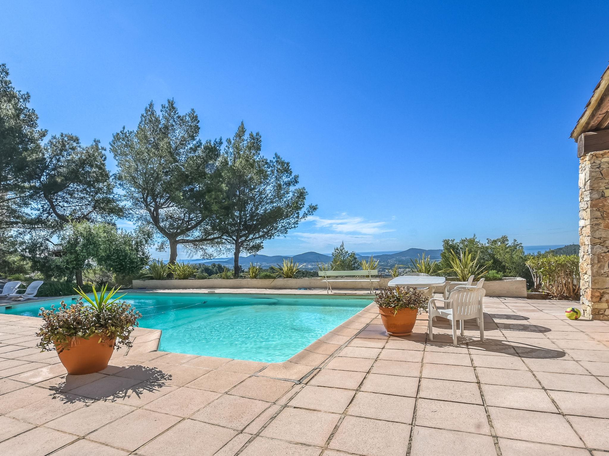 Photo 3 - Maison de 4 chambres à Solliès-Ville avec piscine privée et vues à la mer