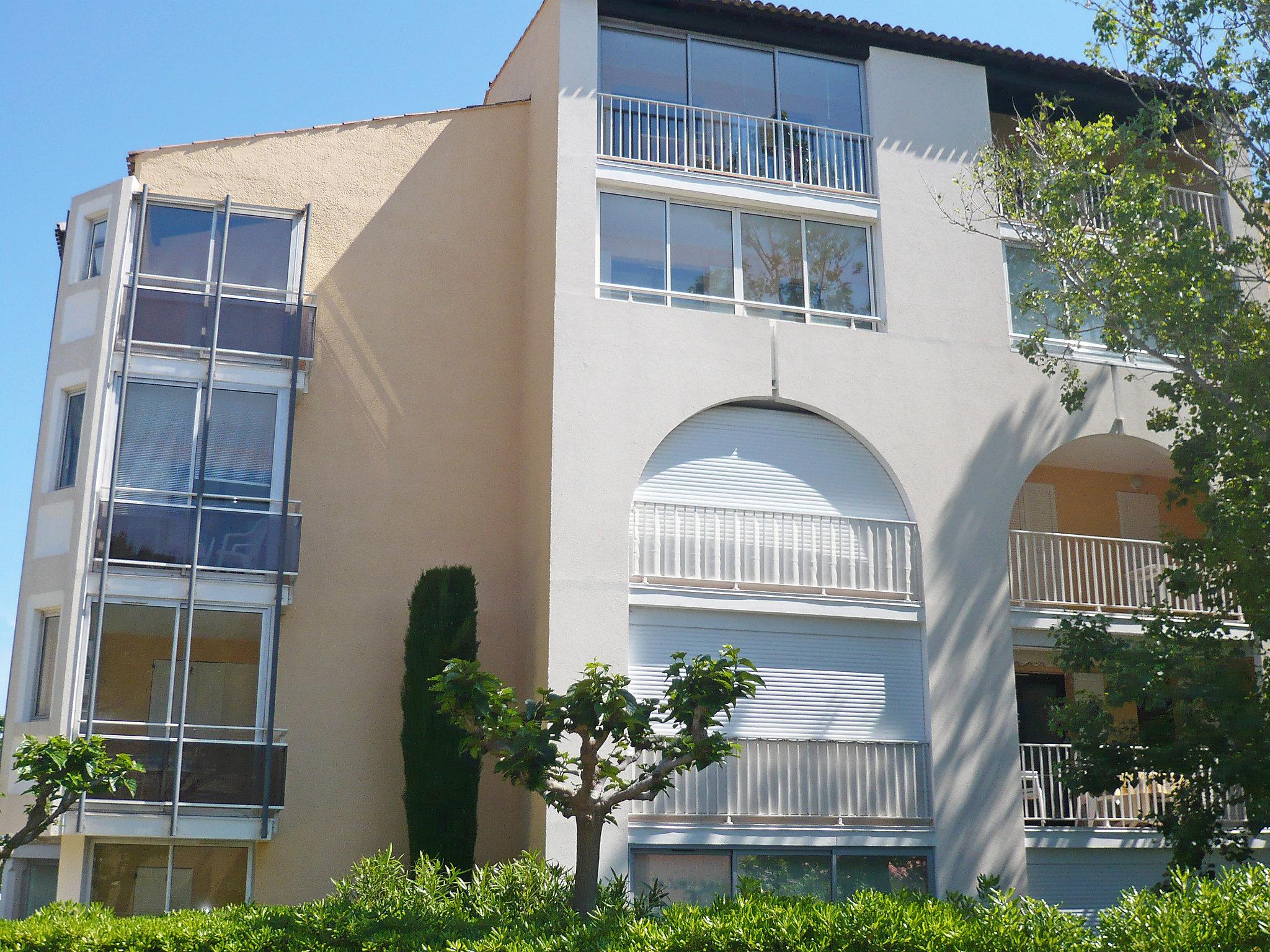 Photo 20 - 2 bedroom Apartment in Six-Fours-les-Plages with swimming pool and sea view