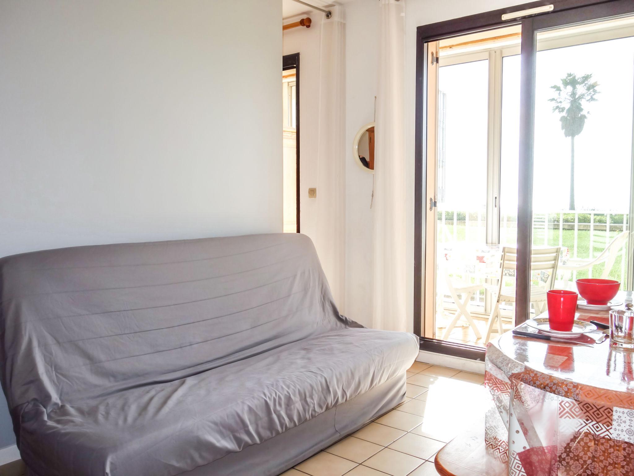 Foto 6 - Apartamento de 2 quartos em Six-Fours-les-Plages com piscina e jardim