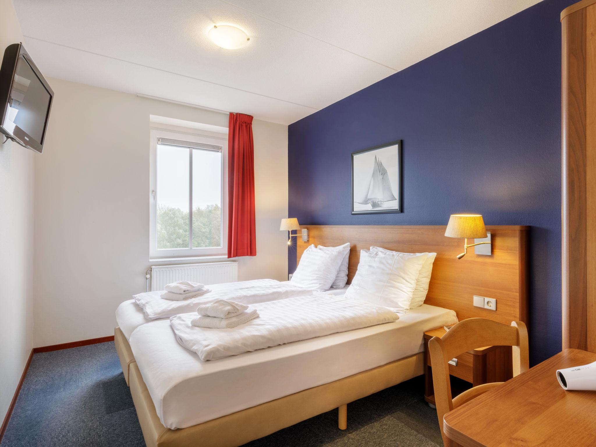 Foto 4 - Appartamento con 3 camere da letto a Zeewolde con piscina e terrazza