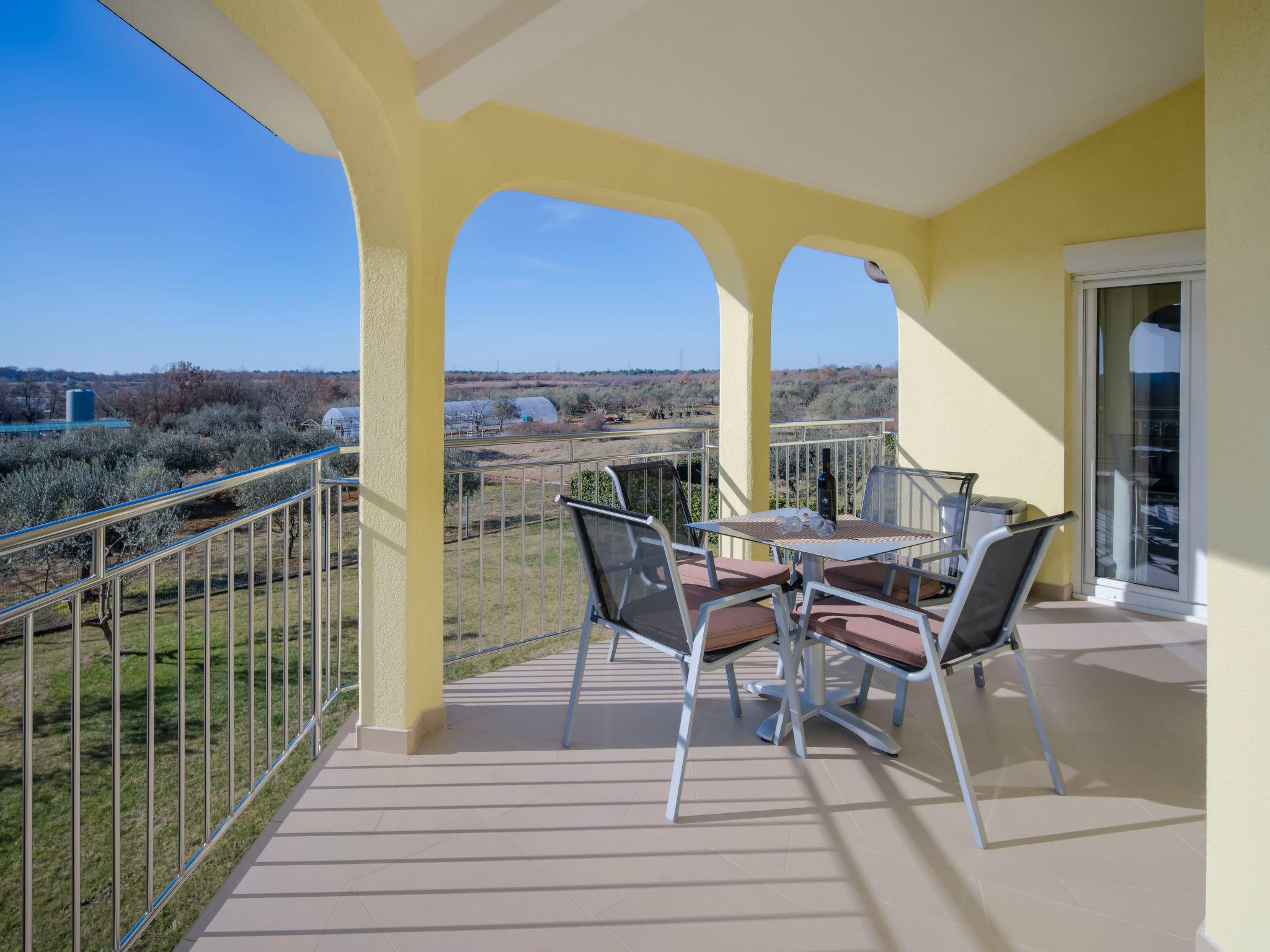 Photo 1 - Appartement de 1 chambre à Umag avec jardin et terrasse