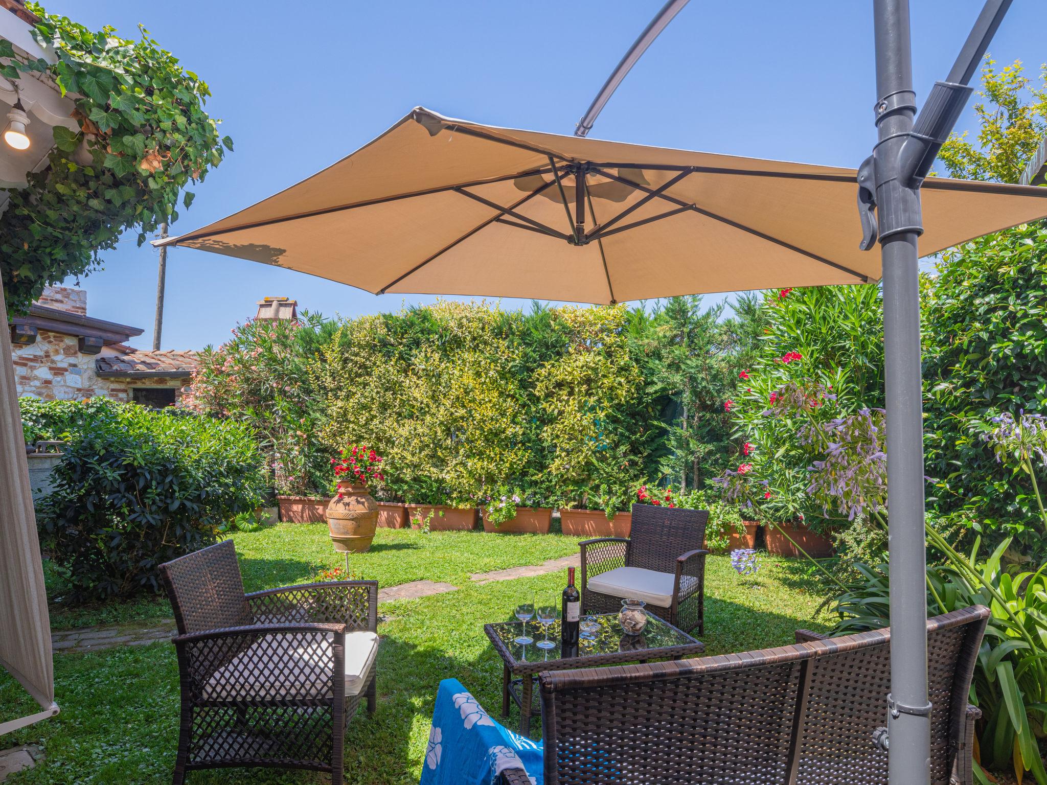 Photo 2 - Maison de 2 chambres à Pietrasanta avec jardin