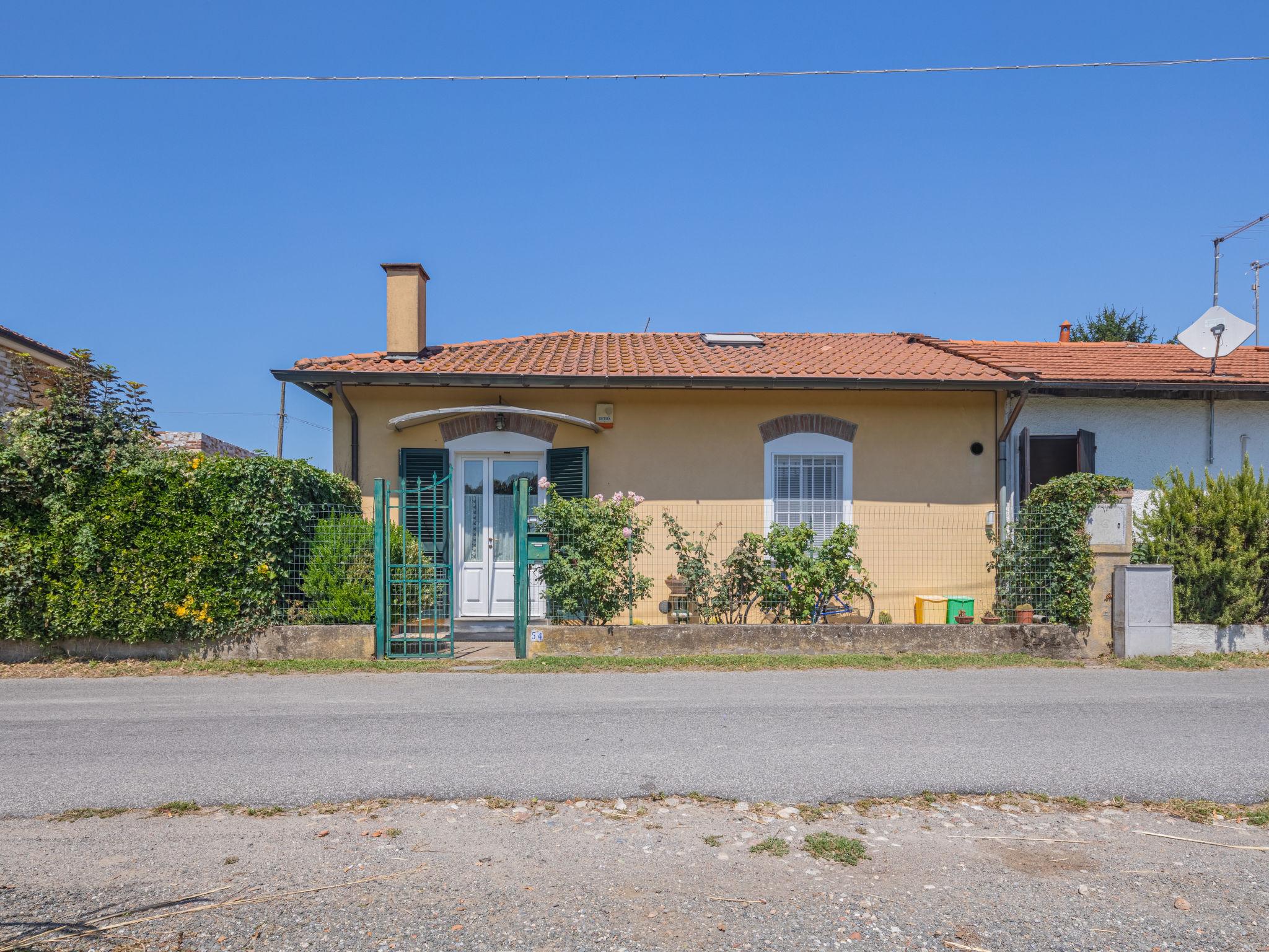 Photo 1 - Maison de 2 chambres à Pietrasanta avec jardin