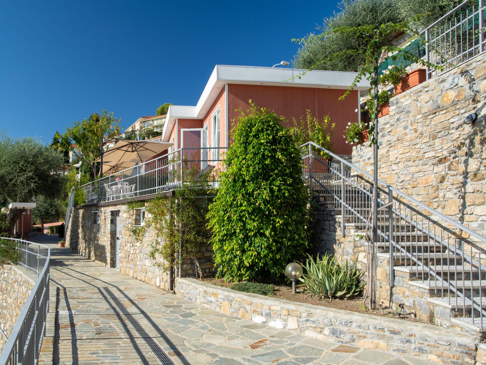 Foto 3 - Casa de 2 quartos em San Lorenzo al Mare com terraço e vistas do mar