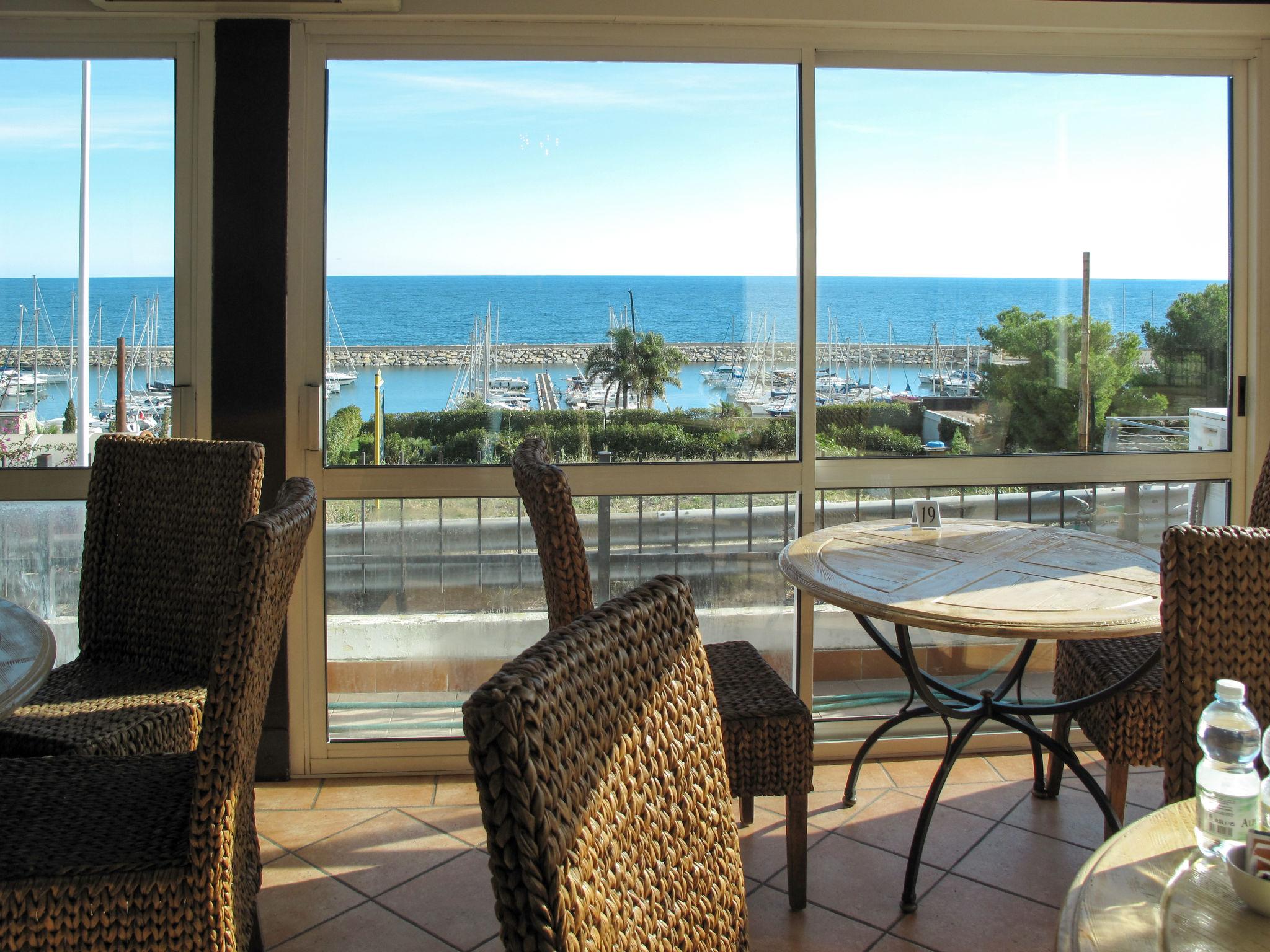 Photo 15 - Maison de 2 chambres à San Lorenzo al Mare avec terrasse et vues à la mer