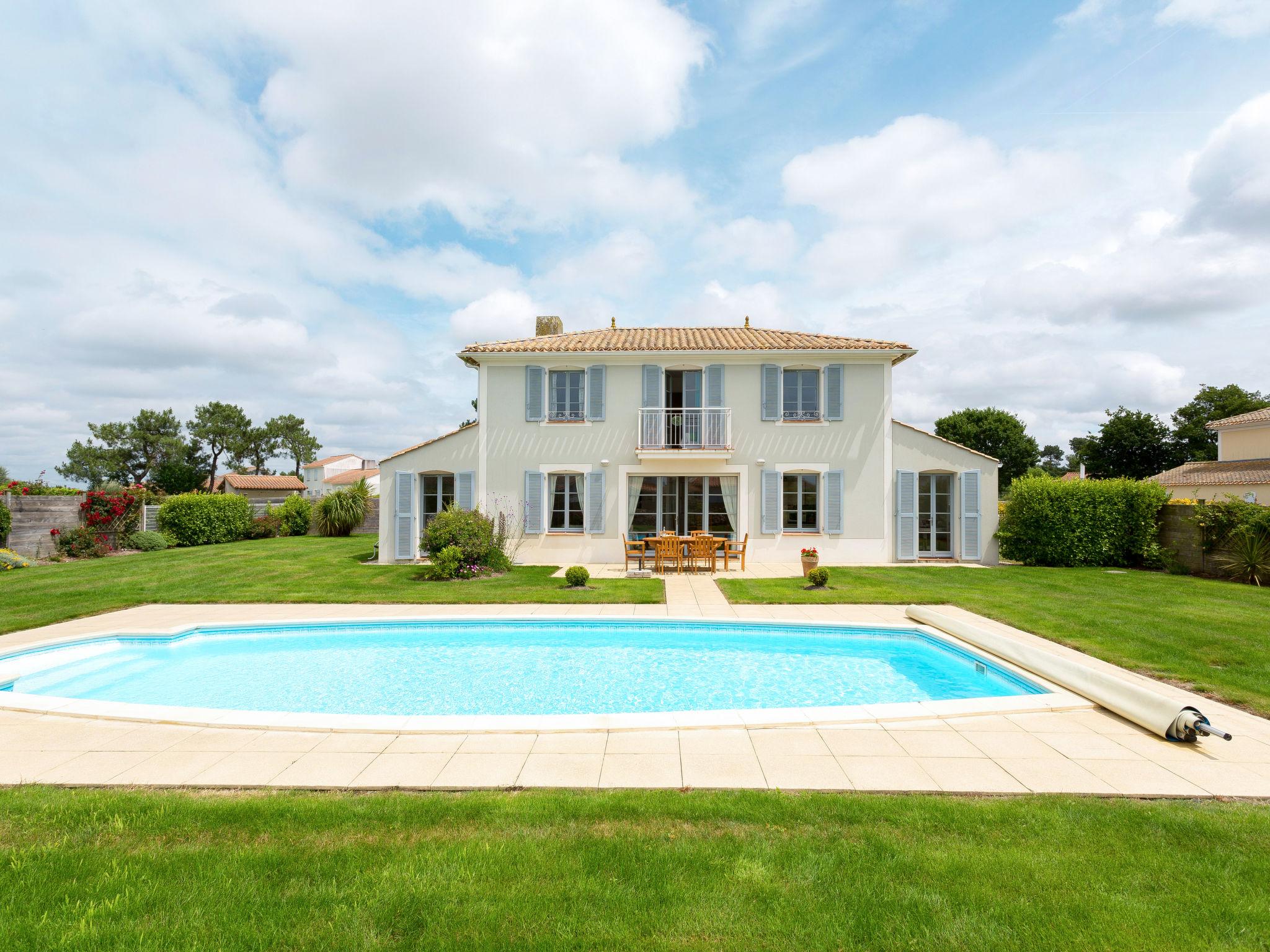 Foto 1 - Casa de 4 habitaciones en L'Aiguillon-sur-Vie con piscina y jardín