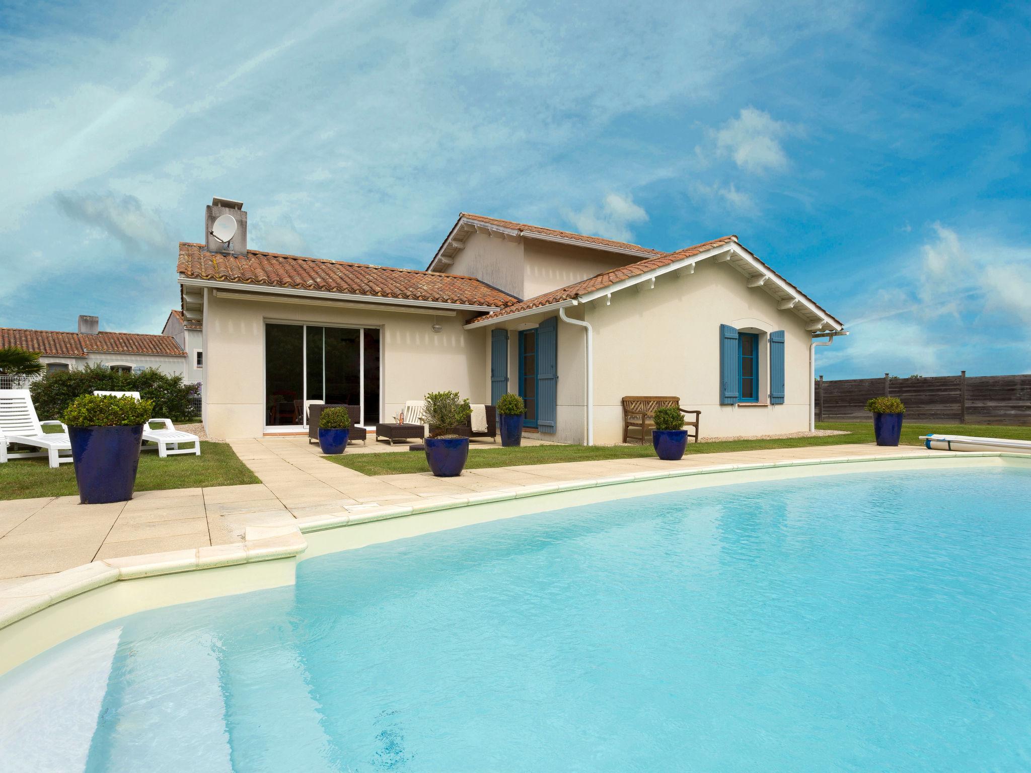 Foto 4 - Casa de 3 habitaciones en L'Aiguillon-sur-Vie con piscina y vistas al mar