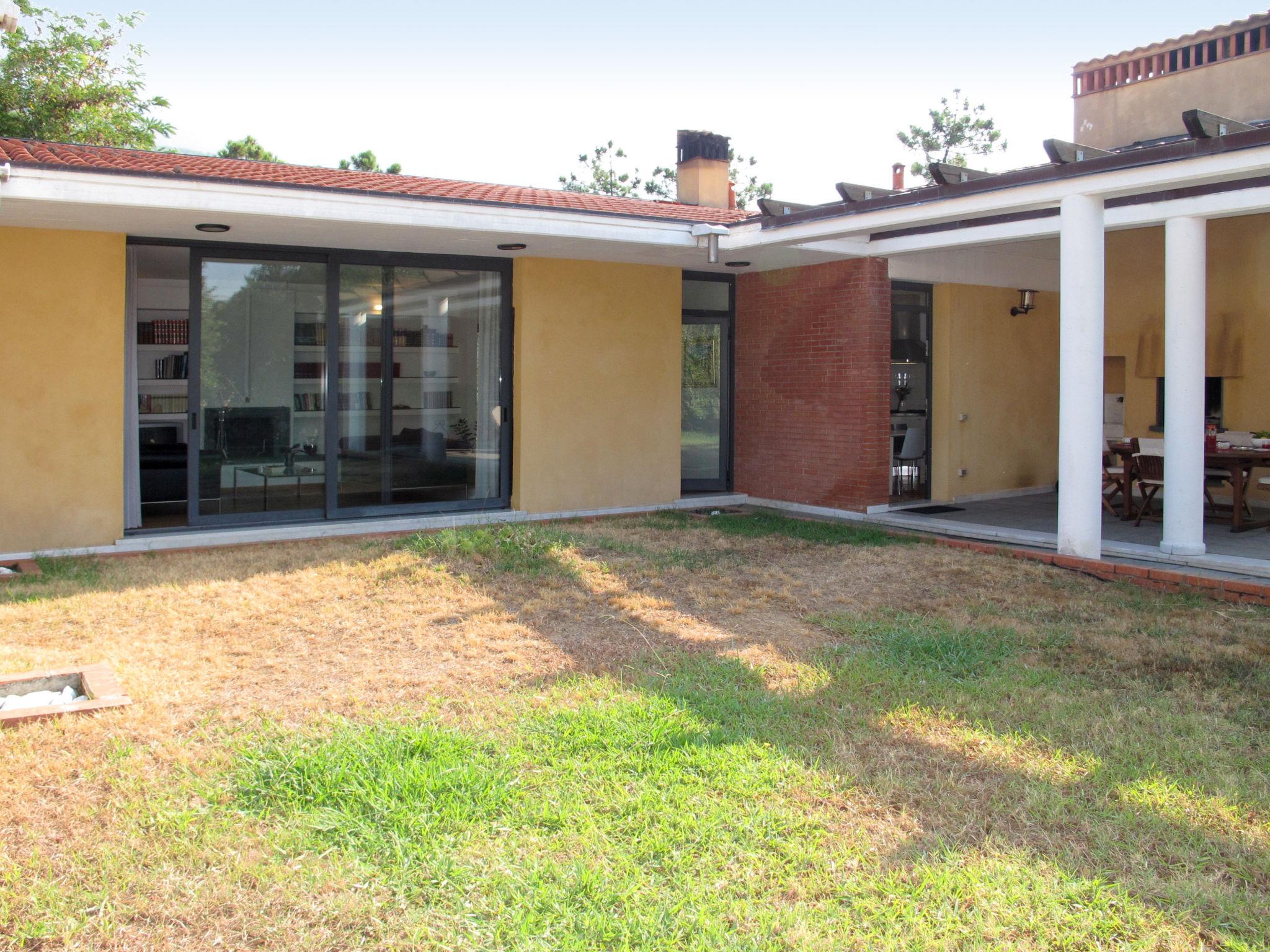 Photo 22 - Appartement de 2 chambres à Montignoso avec jardin et terrasse