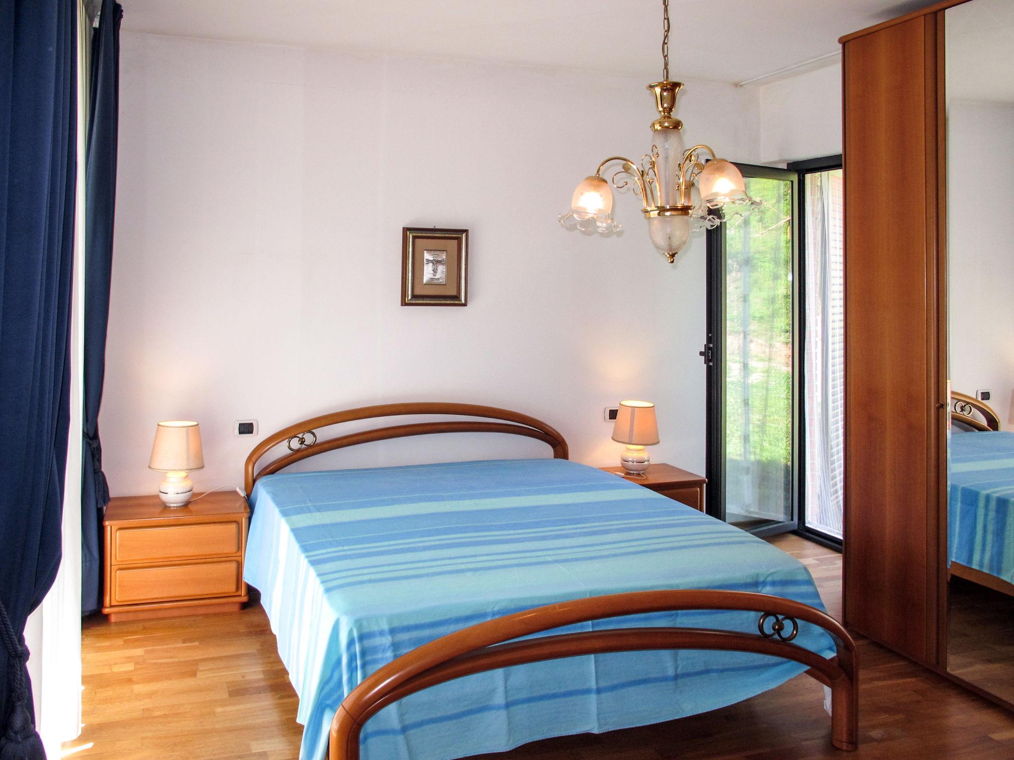 Photo 13 - Appartement de 2 chambres à Montignoso avec jardin et vues à la mer