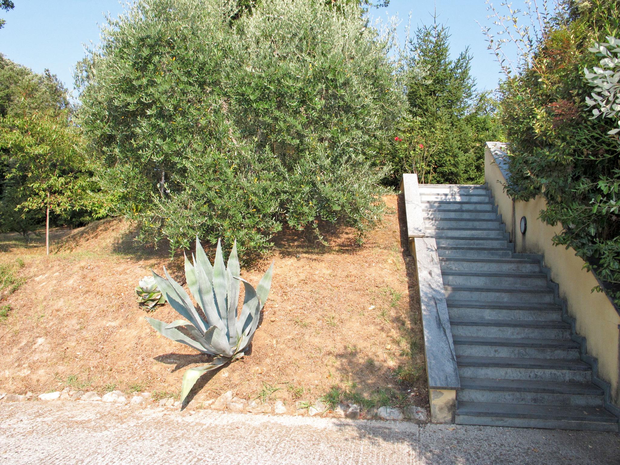 Photo 29 - Appartement de 2 chambres à Montignoso avec jardin et vues à la mer