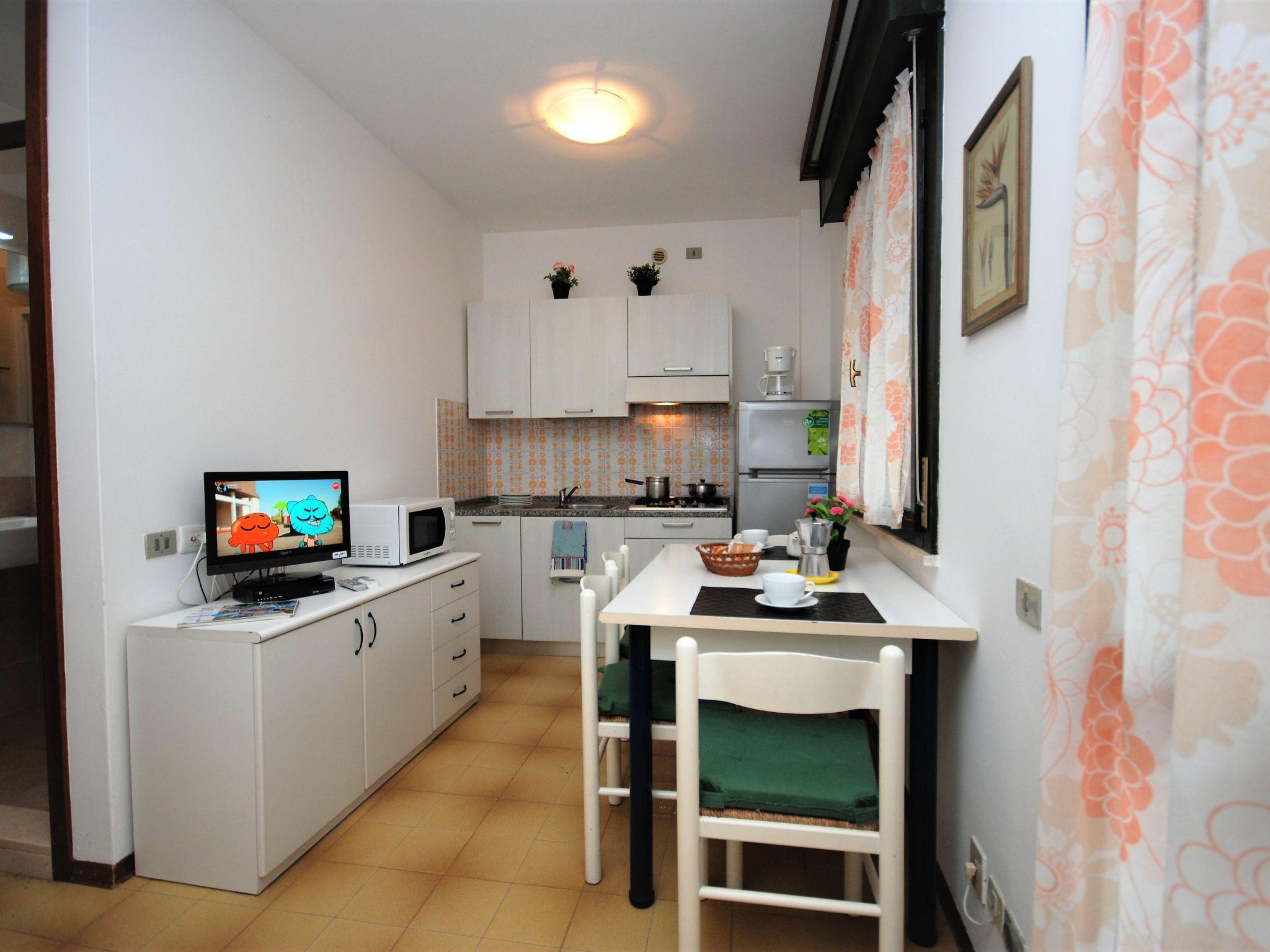 Photo 7 - 1 bedroom Apartment in Lignano Sabbiadoro with swimming pool and terrace