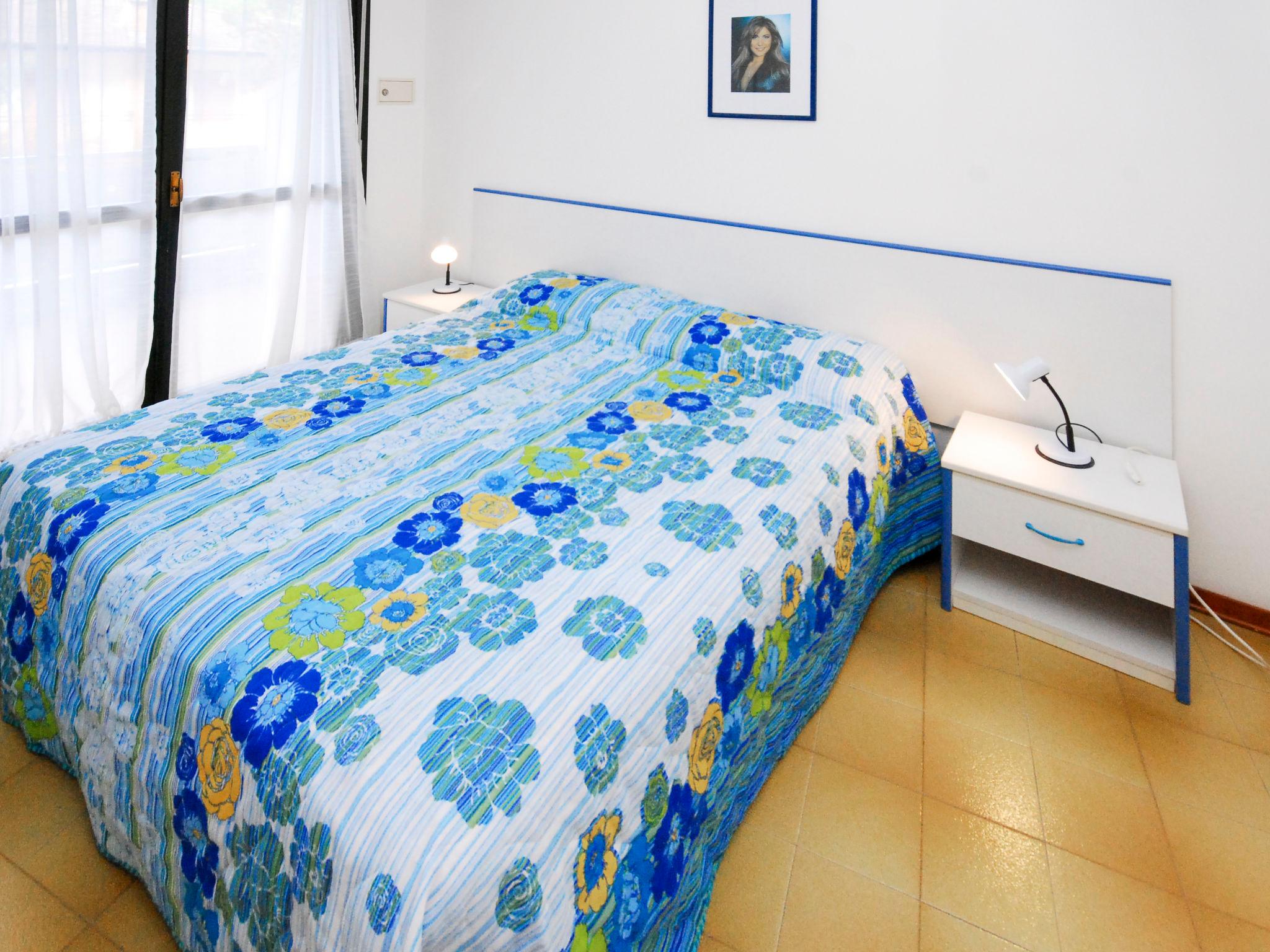 Foto 10 - Apartamento de 1 quarto em Lignano Sabbiadoro com piscina e vistas do mar