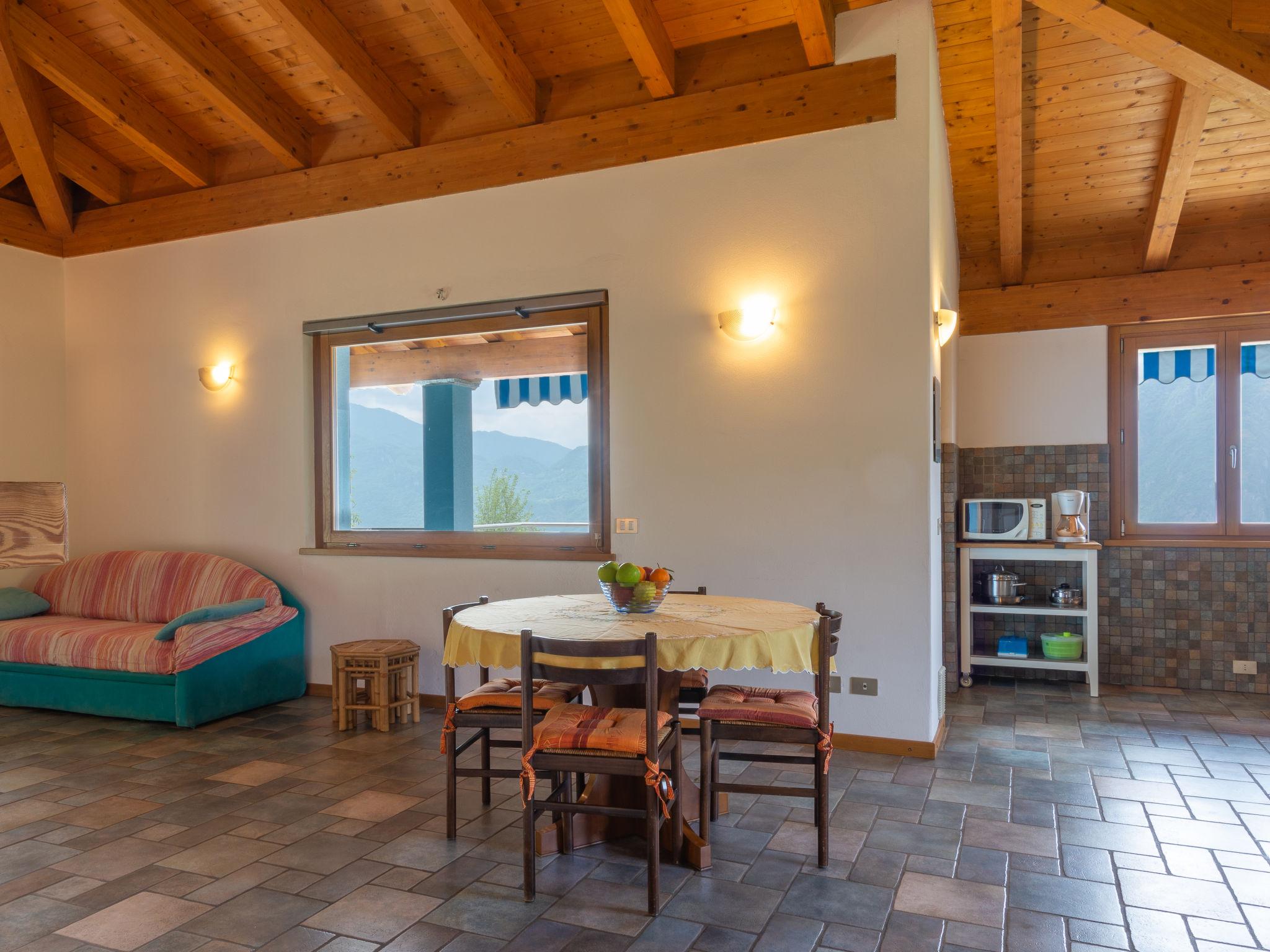 Foto 7 - Casa de 2 quartos em Mandello del Lario com jardim e vista para a montanha