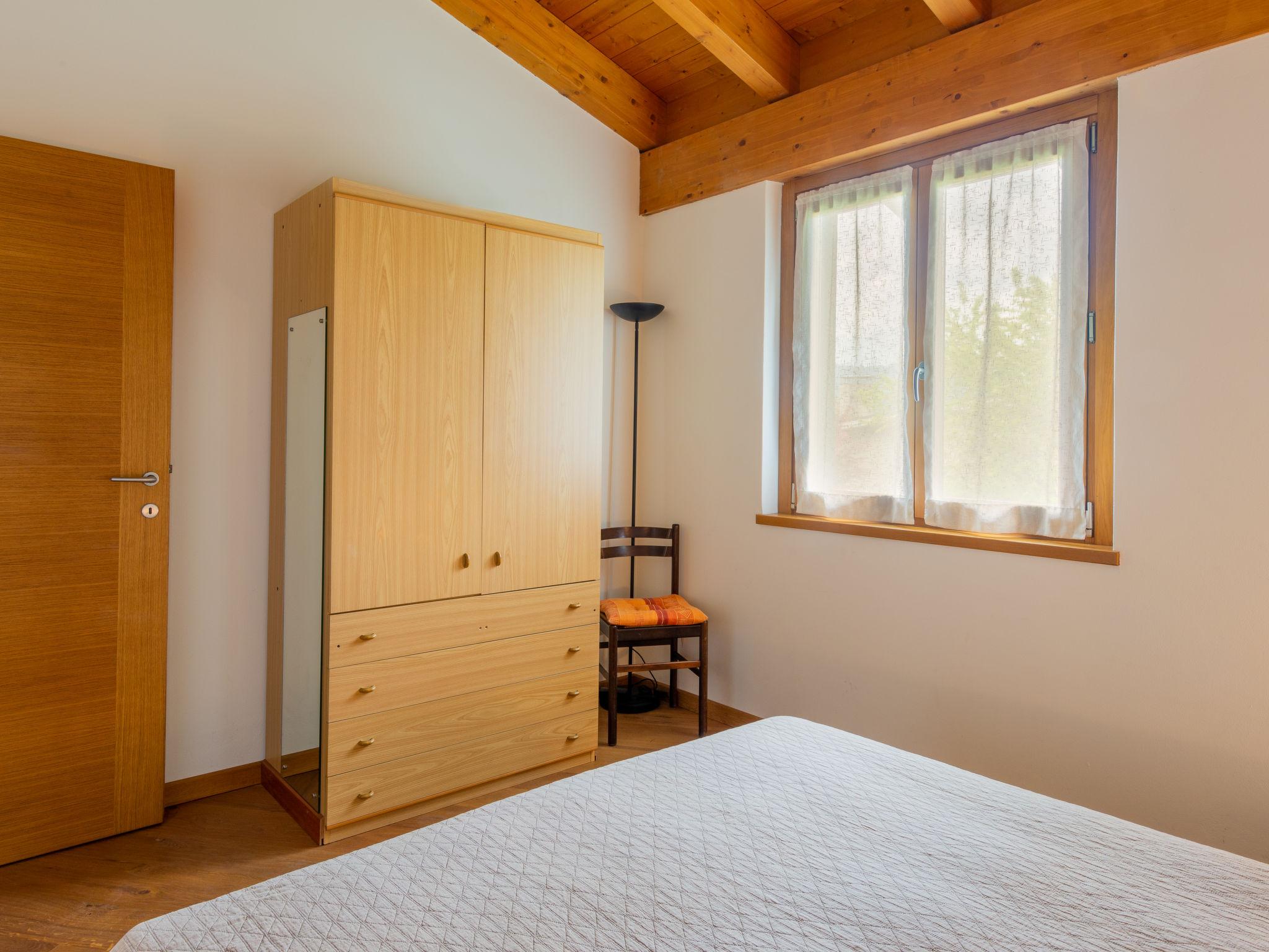 Foto 12 - Haus mit 2 Schlafzimmern in Mandello del Lario mit garten und blick auf die berge