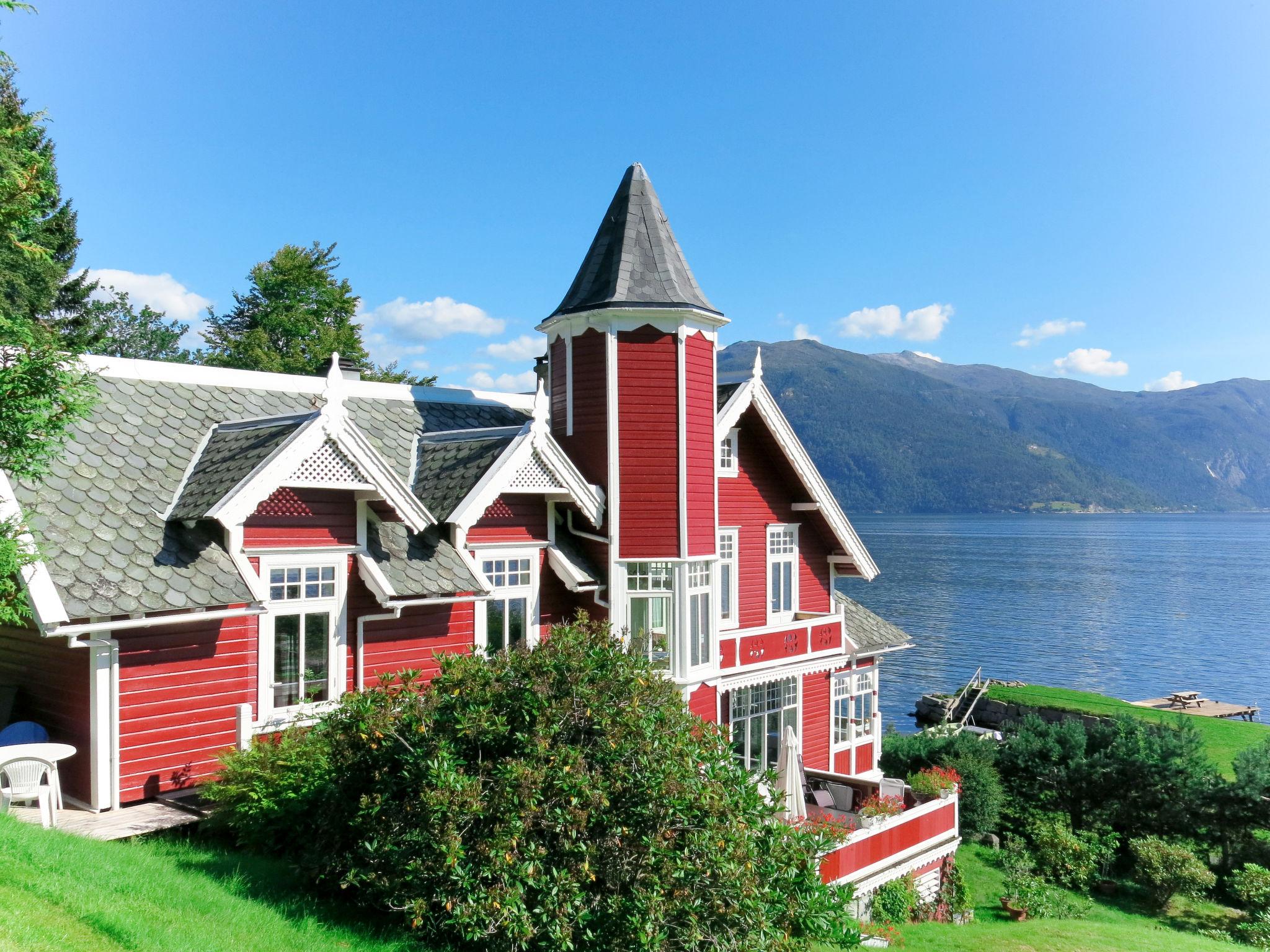 Foto 13 - Apartamento de 2 quartos em Balestrand com jardim e terraço