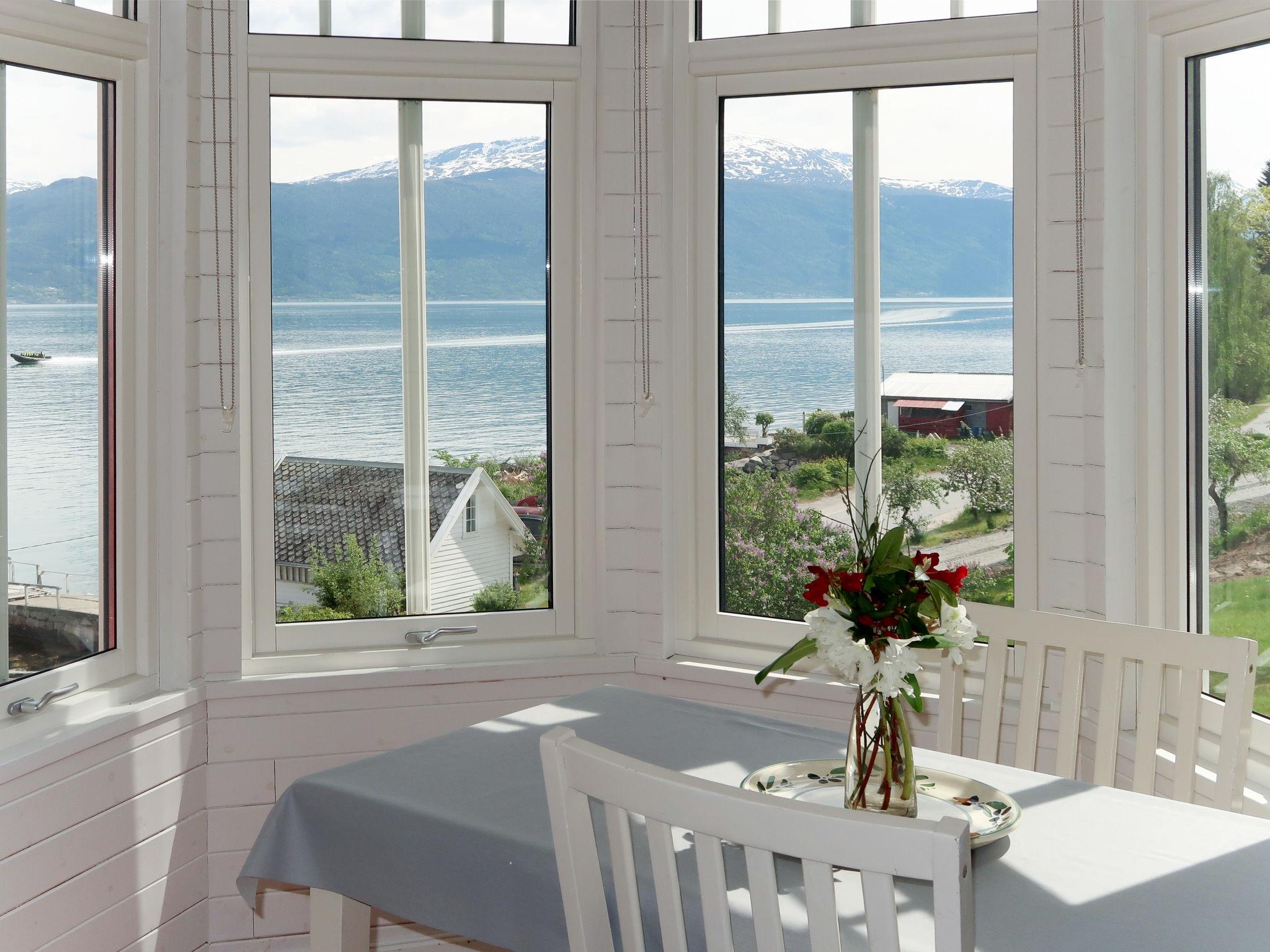 Foto 3 - Apartamento de 2 quartos em Balestrand com jardim e terraço