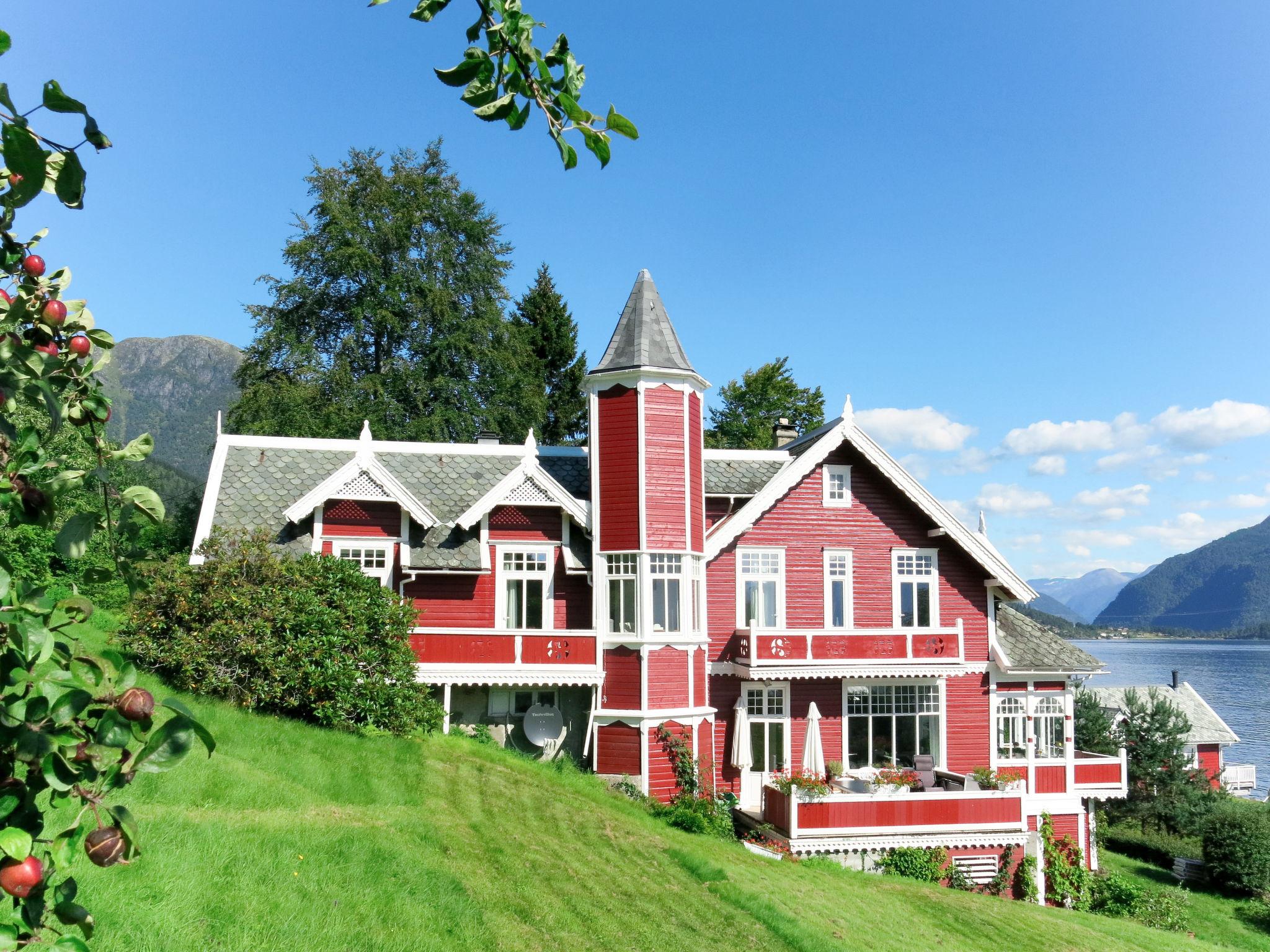 Foto 1 - Apartamento de 2 quartos em Balestrand com jardim e terraço