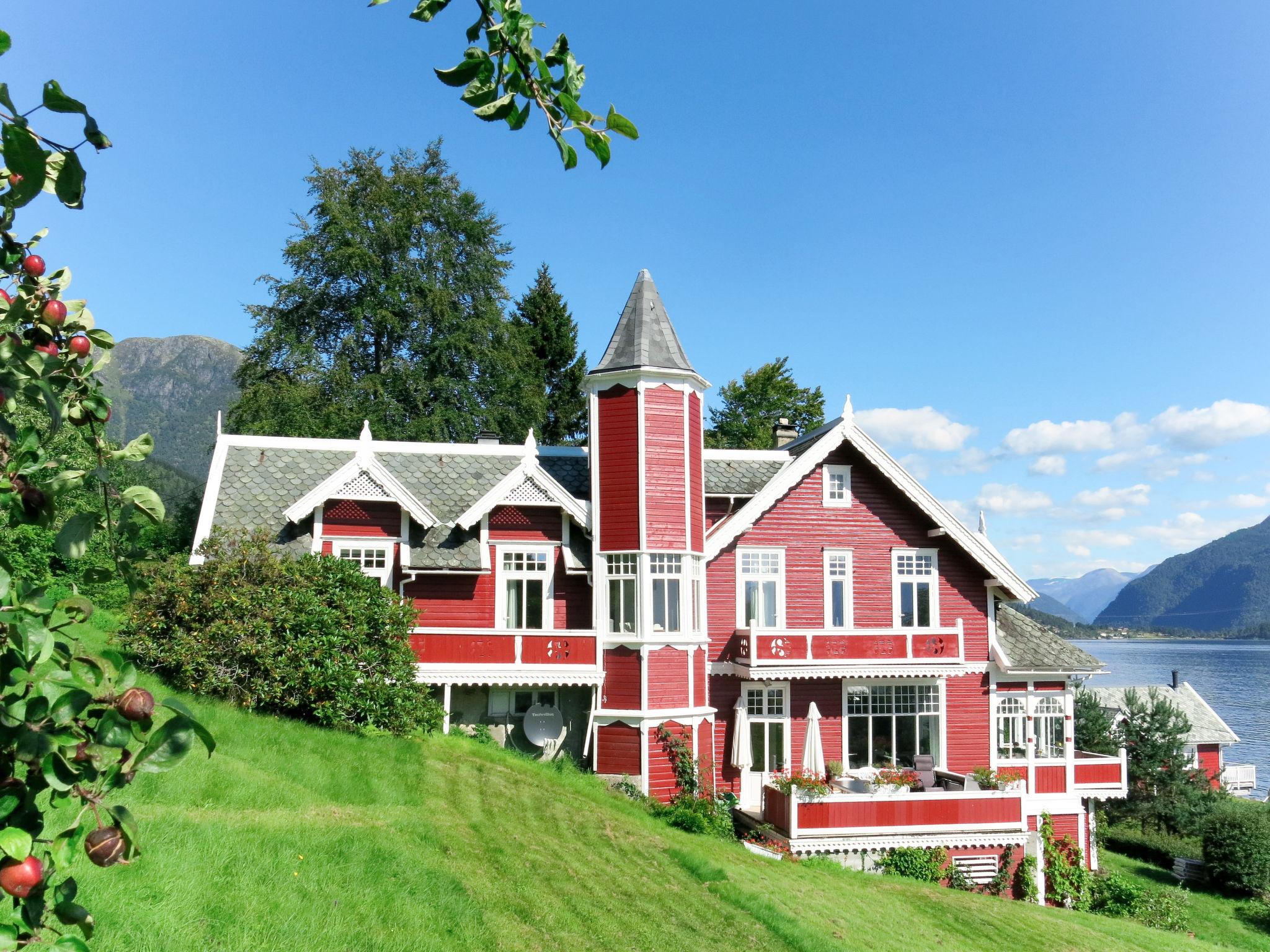 Photo 1 - 2 bedroom Apartment in Balestrand with garden and terrace