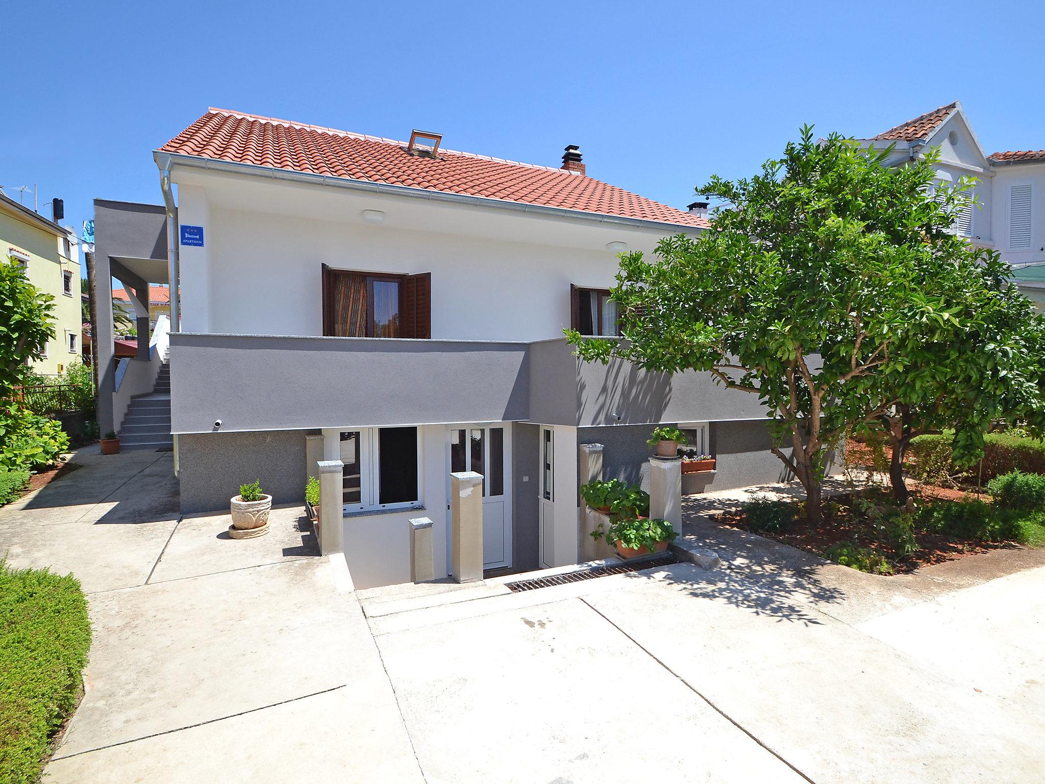 Foto 1 - Apartamento de 2 quartos em Zadar com terraço