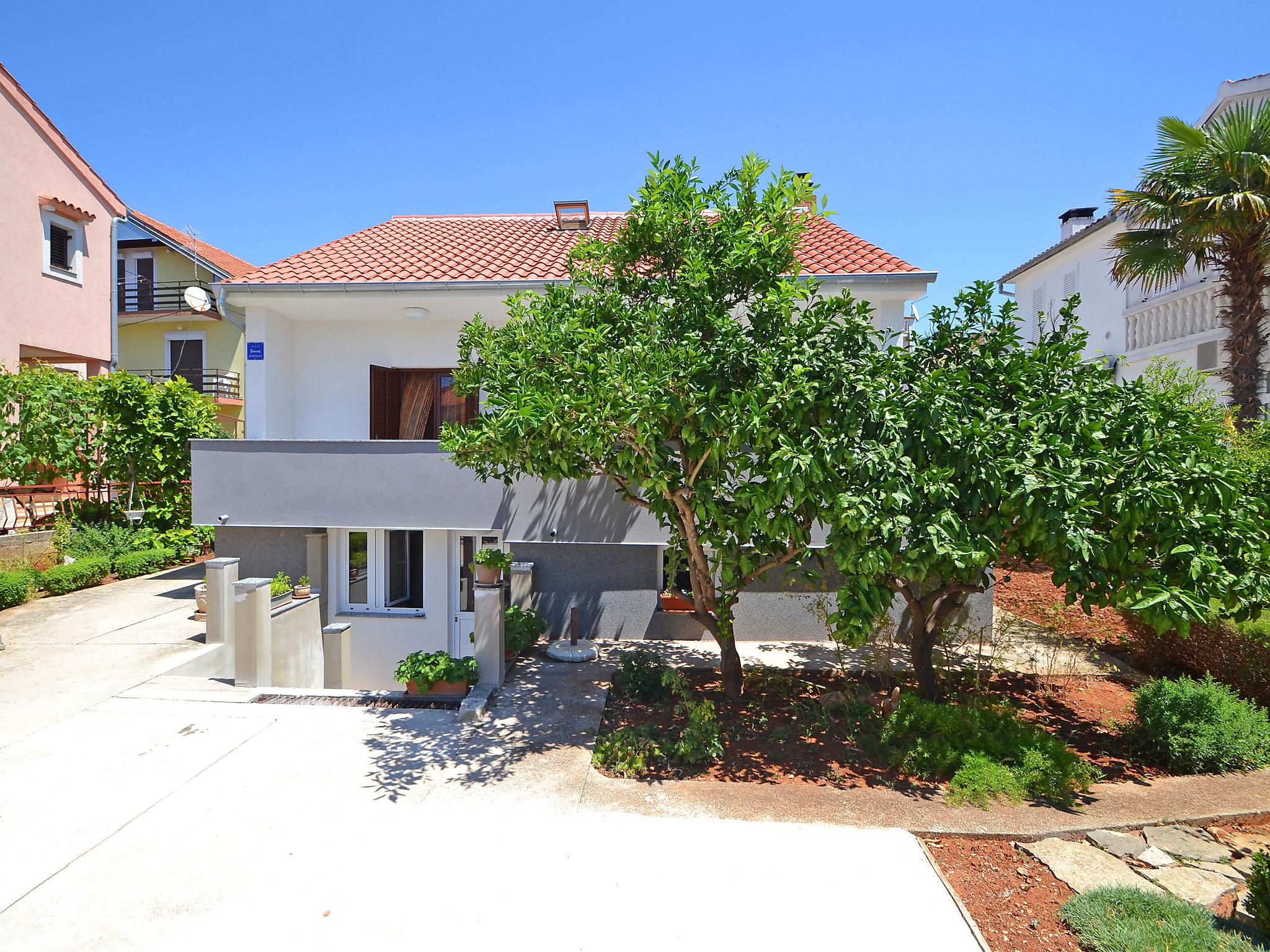 Foto 15 - Apartamento de 2 quartos em Zadar com terraço e vistas do mar